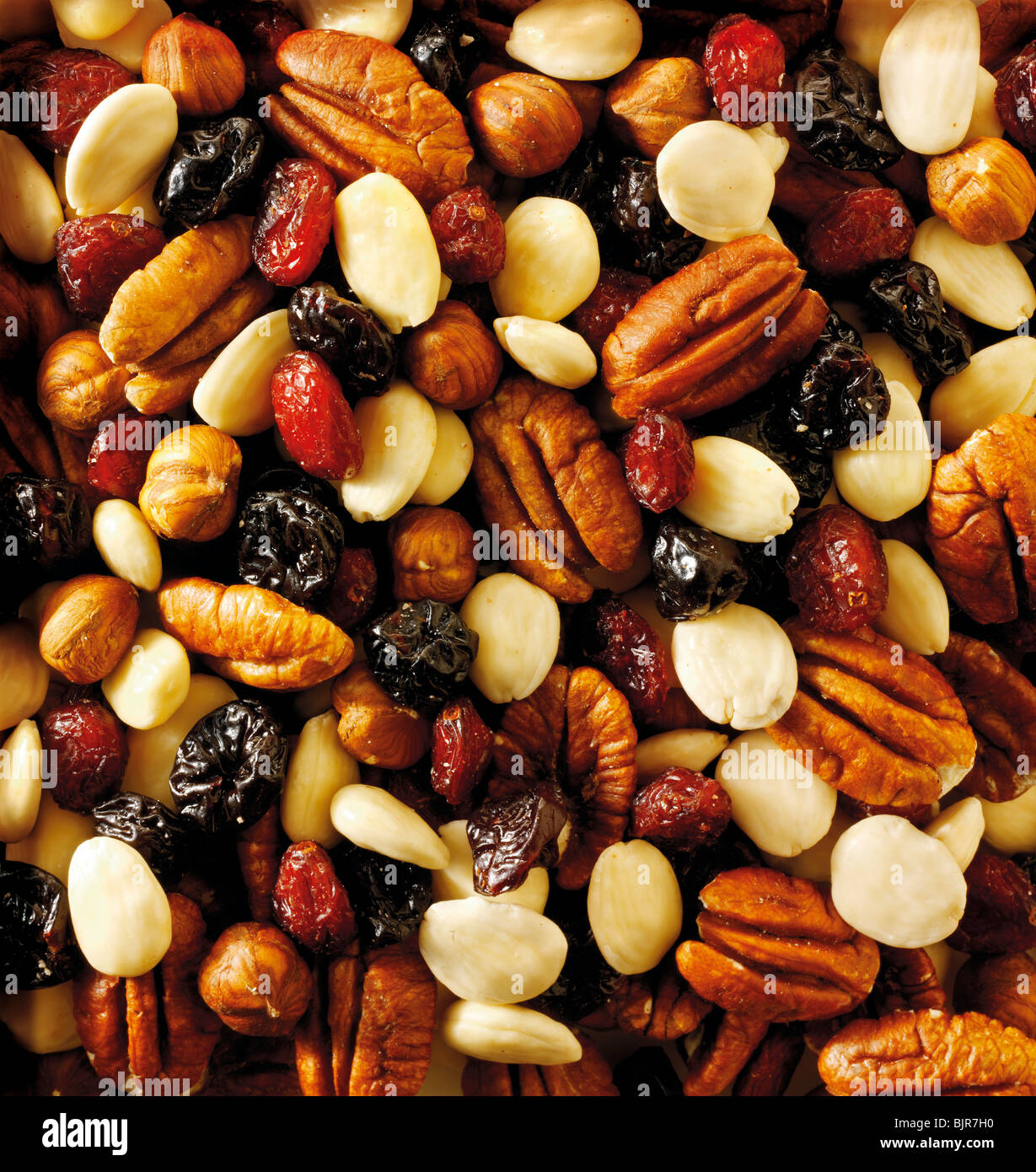 Frucht und Nuss mix - Pecan-Nüssen, Mandeln, Rosinen und getrocknete Cranberry. Essen Fotos Stockfoto