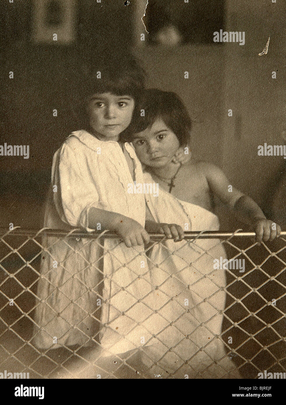 Porträt von zwei Kindern, Ende 19. / Anfang 20. Jahrhunderts.  Künstler: Leonid Andrejew Stockfoto