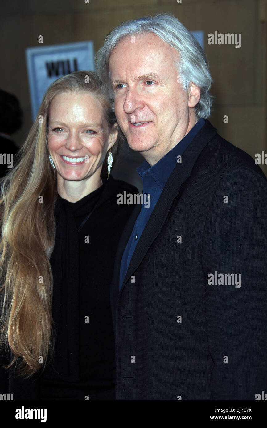 SUZY AMIS JAMES CAMERON die Pans Labyrinth LOS ANGELES PREMIERE HOLLYWOOD LOS ANGELES CA USA 5. Juni 2009 Stockfoto