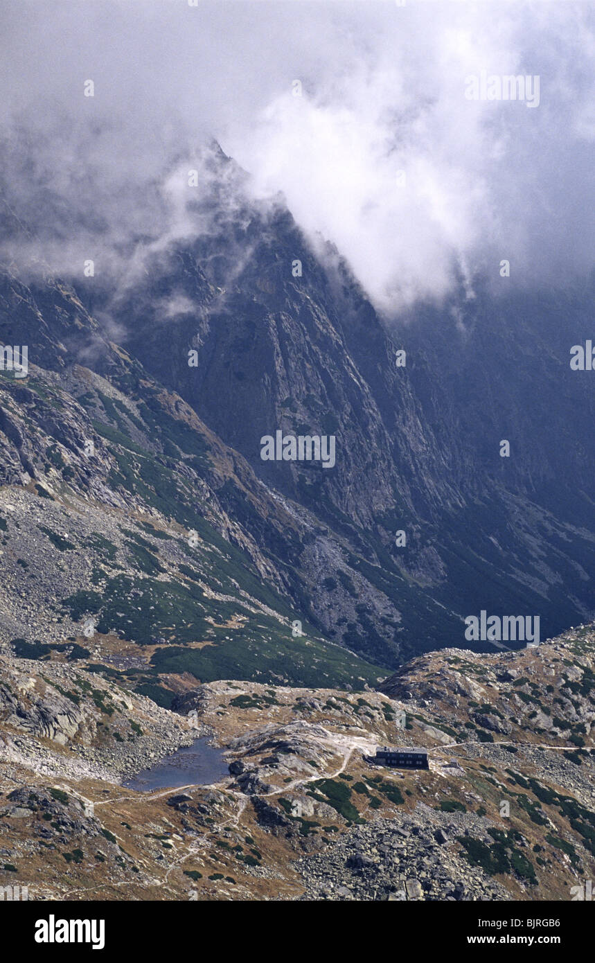 Blick auf die Zbojnicka Chata in Velka Studena Dolina Vychodna Vysoka Peak. Stockfoto