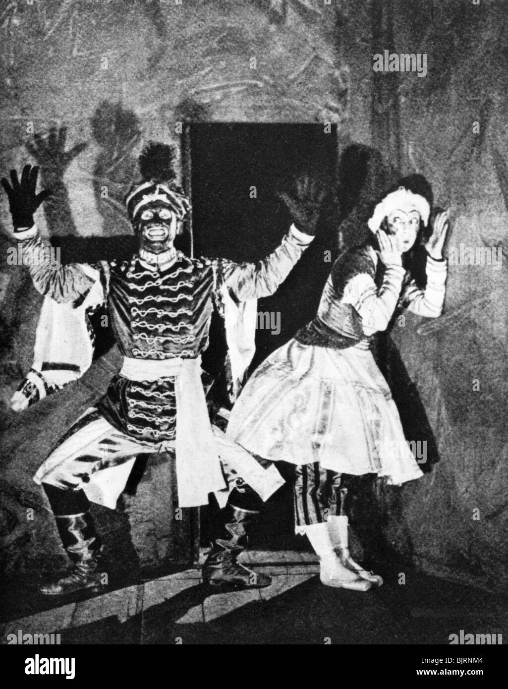 Vaslav Nijinsky, russische Ballett Tänzerin, in Petruschka, Paris, 1912, (1930). Artist: Unbekannt Stockfoto