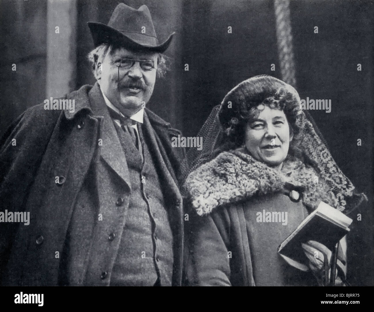 G.K. Chesterton, 1874 - 1936. Englisch Thema, hier mit seiner Frau Frances Blogg. Stockfoto