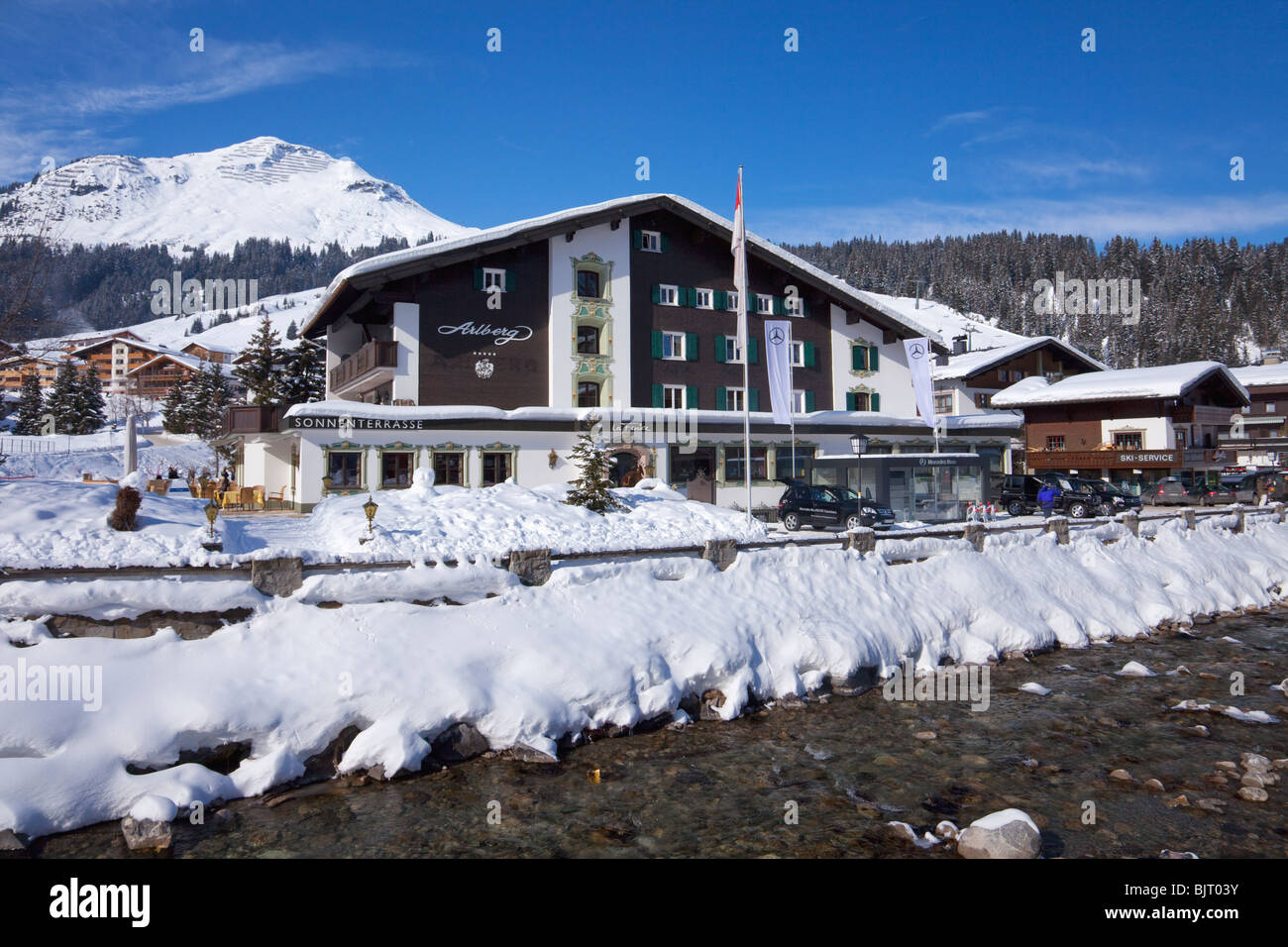 Hotel Arlberg und am Lech in der Nähe von Saint St. Anton am Arlberg im Winterschnee Österreichische Alpen-Österreich-Europa Stockfoto
