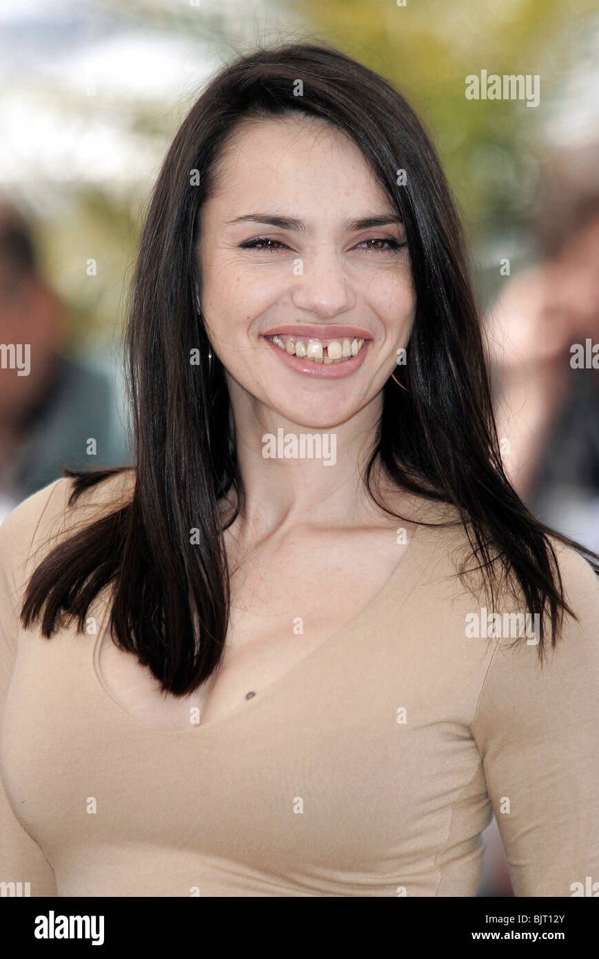 BEATRICE DALLE CANNES FILM FESTIVAL 2004 CANNES Frankreich 15 Mai 2004 Stockfoto