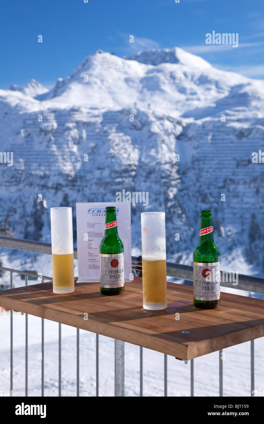 Ice Bar Lech in der Nähe von Saint St. Anton am Arlberg im Winterschnee Österreichische Alpen-Österreich-Europa Stockfoto