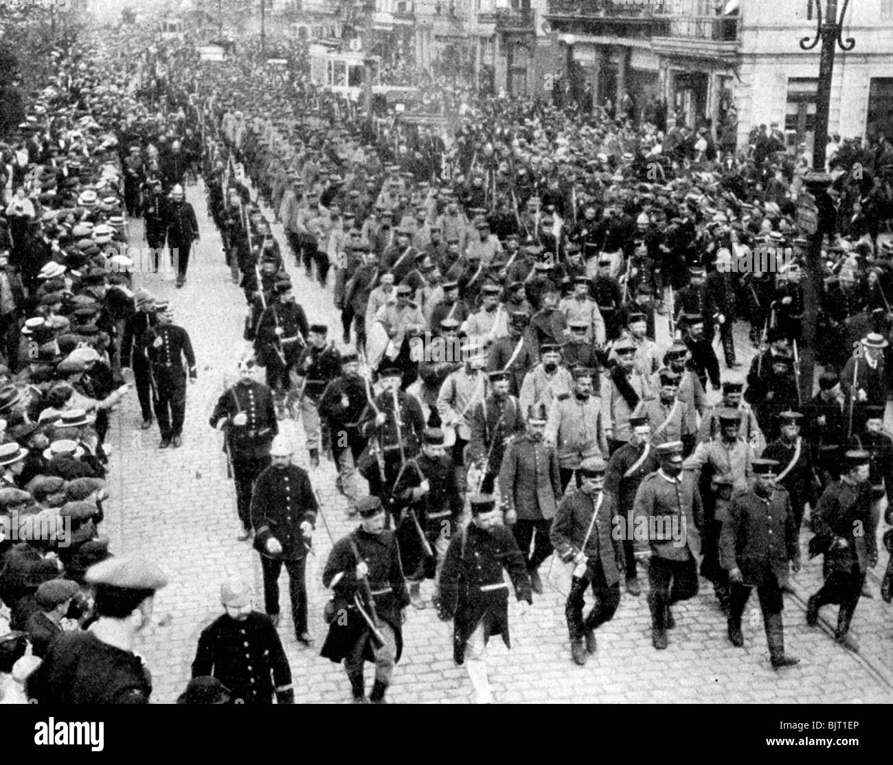 Die deutschen Truppen als Gefangene in Antwerpen, Belgien, Erster Weltkrieg, 1914. Artist: Unbekannt Stockfoto