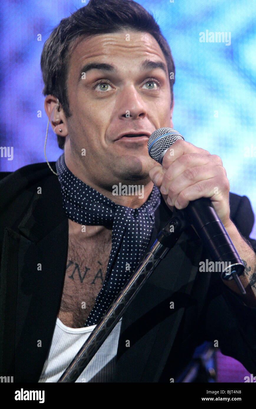 ROBBIE WILLIAMS LIVE 8 HYDE PARK LONDON ENGLAND 2. Juli 2005 Stockfoto
