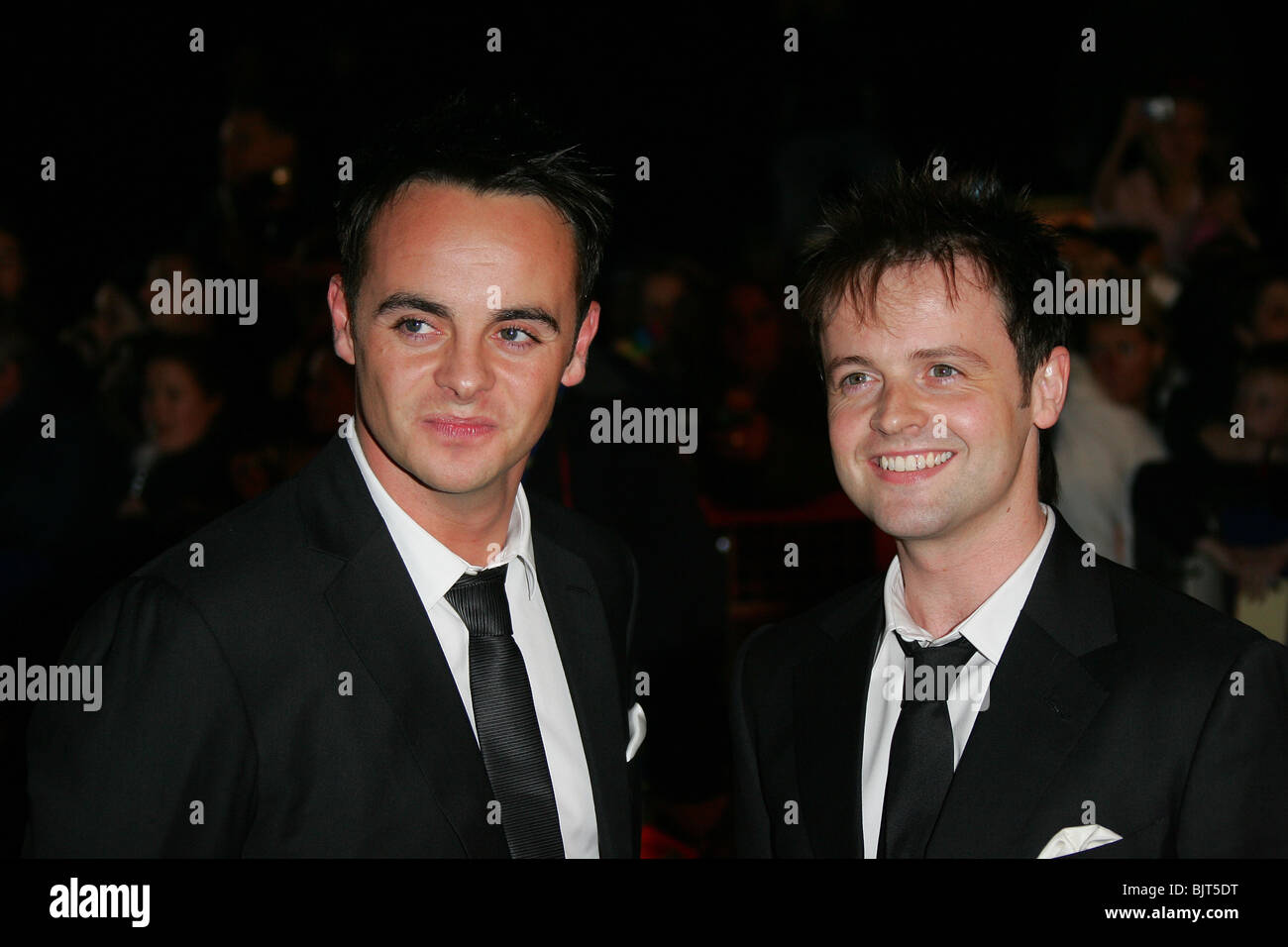 ANTHONY MCPARTLIN & DECLAN DONNELLY NATIONAL TELEVISION AWARDS 2005 ROYAL ALBERT HALL LONDON ENGLAND 25 Oktober 2005 Stockfoto