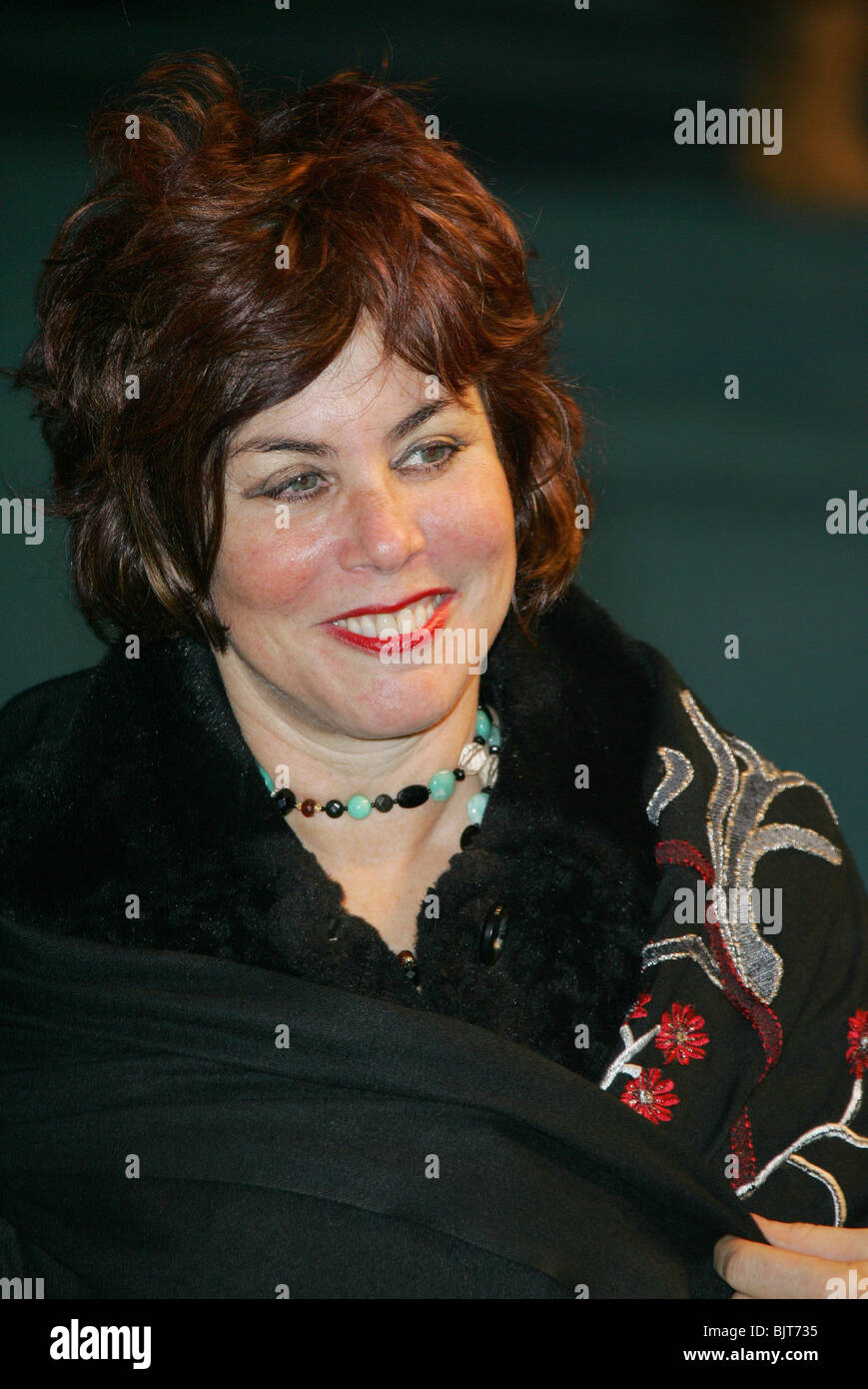 RUBY WAX Frau HENDERSON PRESENTS FILM PREMIER VUE WEST END LEICESTER SQUARE LONDON ENGLAND 23. November 2005 Stockfoto