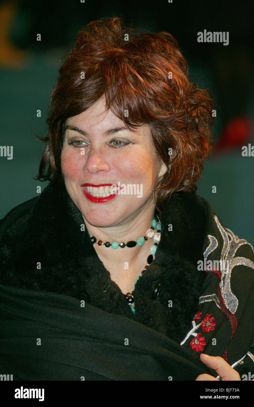RUBY WAX Frau HENDERSON PRESENTS FILM PREMIER VUE WEST END LEICESTER SQUARE LONDON ENGLAND 23. November 2005 Stockfoto