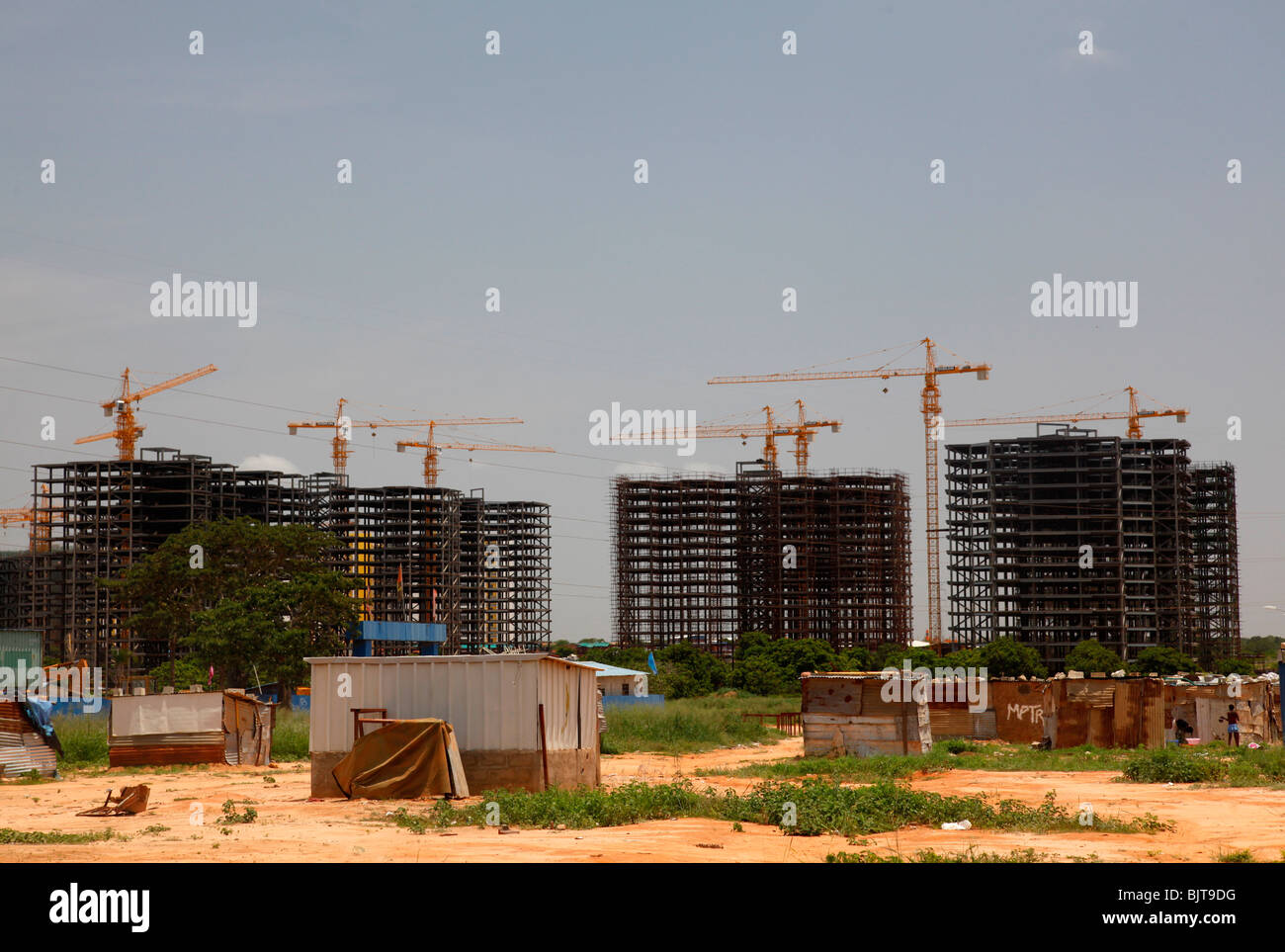 Die chinesische Invasion helfen beim Aufbau von Wohnprojekten am Stadtrand von Luanda. Angola. Africa © Zute Lightfoot Stockfoto