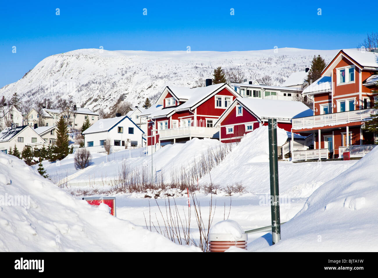 Verschneite Häuser in Tromsø, Norwegen Stockfoto