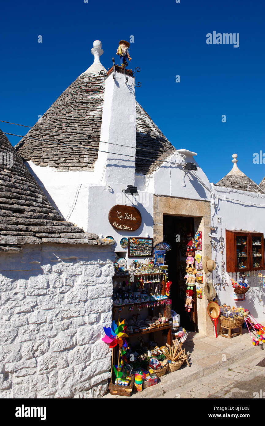 Trulli von Alberobello, Apulien, Italien beherbergt. Stockfoto