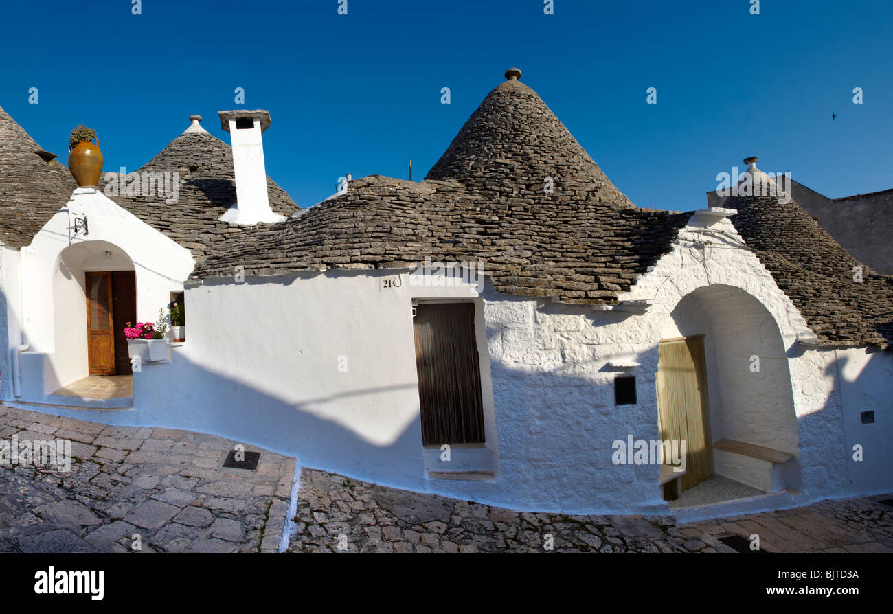 Trulli von Alberobello, Apulien, Italien beherbergt. Stockfoto