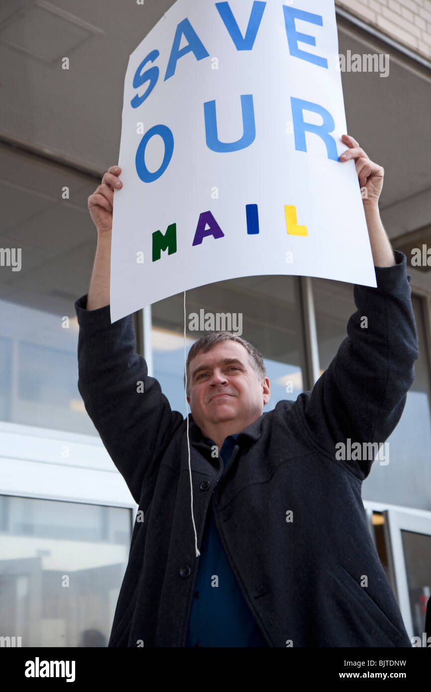 Postangestellte protestieren geplante Kürzung der Nachrichtenübermittlung an fünf Tagen Stockfoto