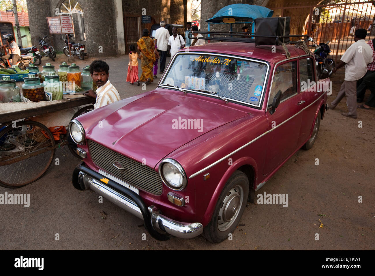 Indien, Kerala, Palakkad, indischen Oldtimer, PAL Premier Mini Auto, umlackiert kastanienbraun Stockfoto