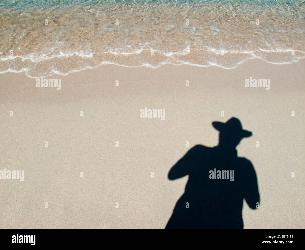 Schatten des Mannes auf Strand, Meer und sand Stockfoto