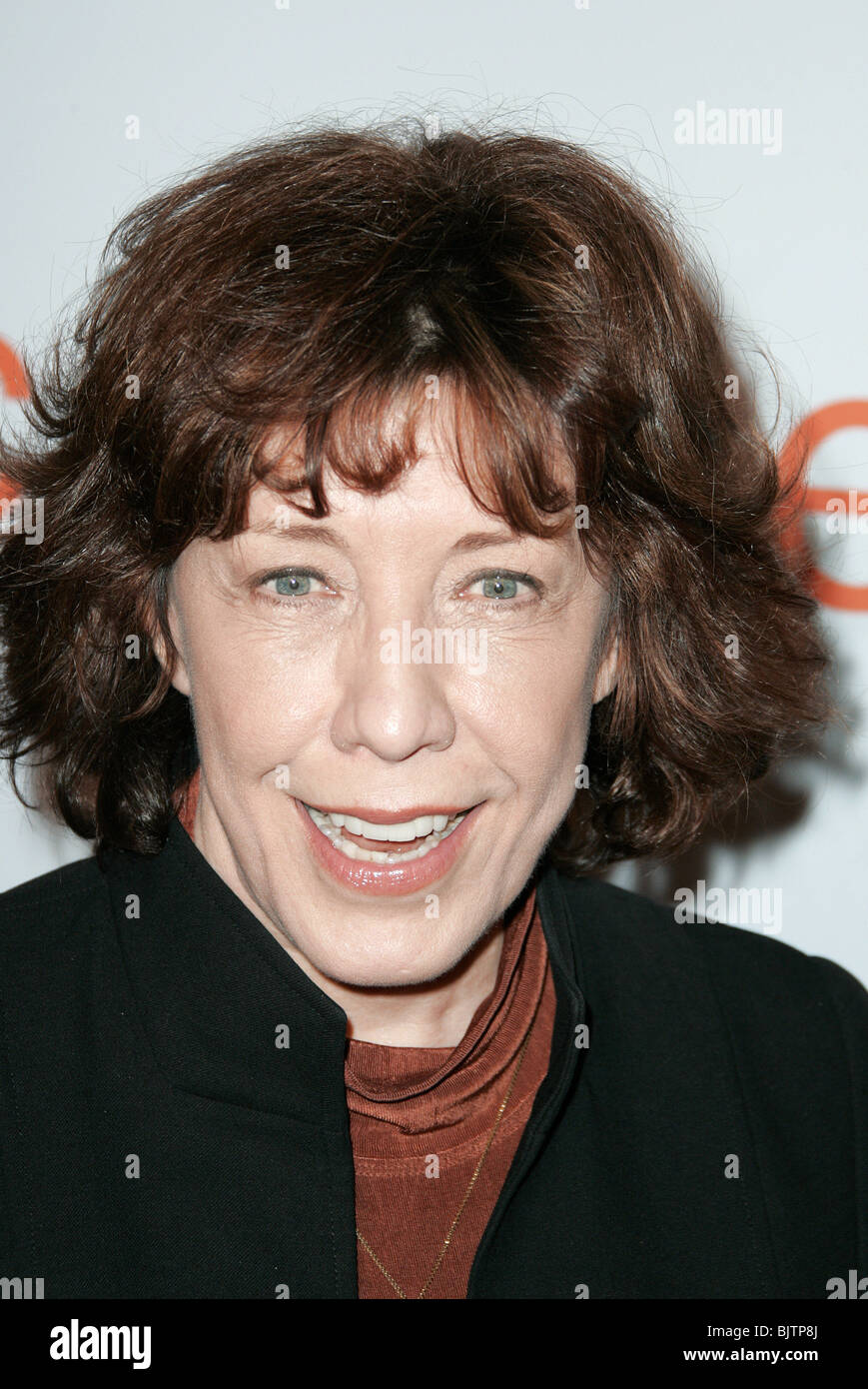 LILY TOMLIN I HEART HUCKABEES FILM PREMIE GROVE HOLLYWOOD LOS ANGELES USA 22. September 2004 Stockfoto