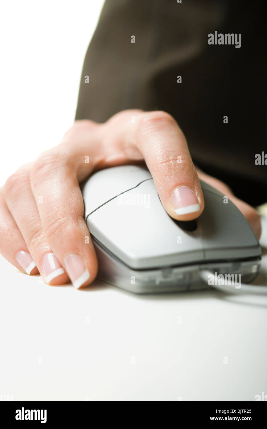 Hand mit Finger Scrollen auf Computer-Maus Stockfoto