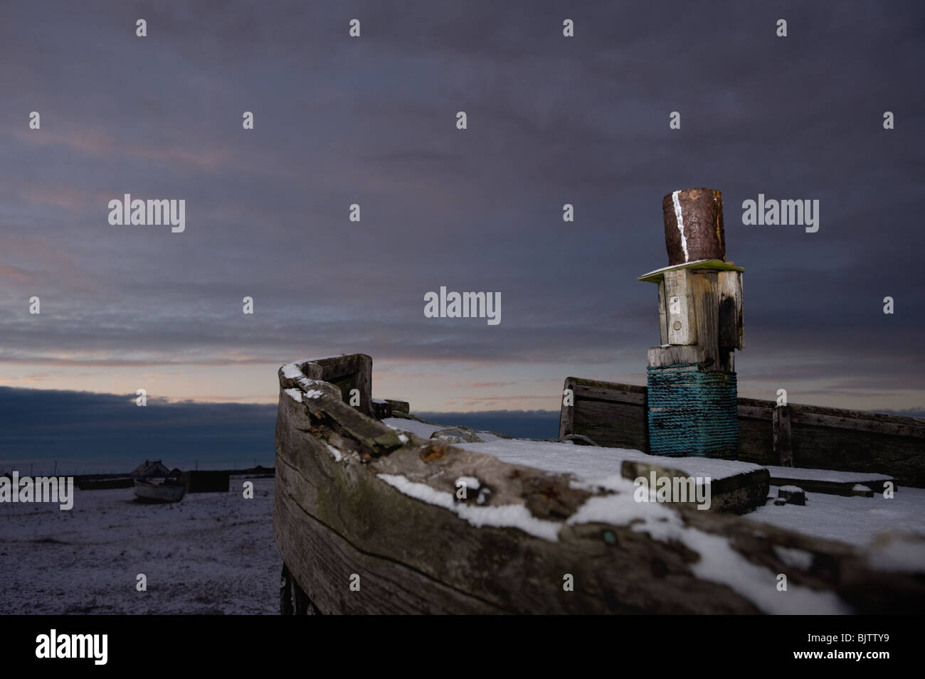 Der Schornstein von einer verlassenen Fischerboot bei Dungeness, Kent Stockfoto