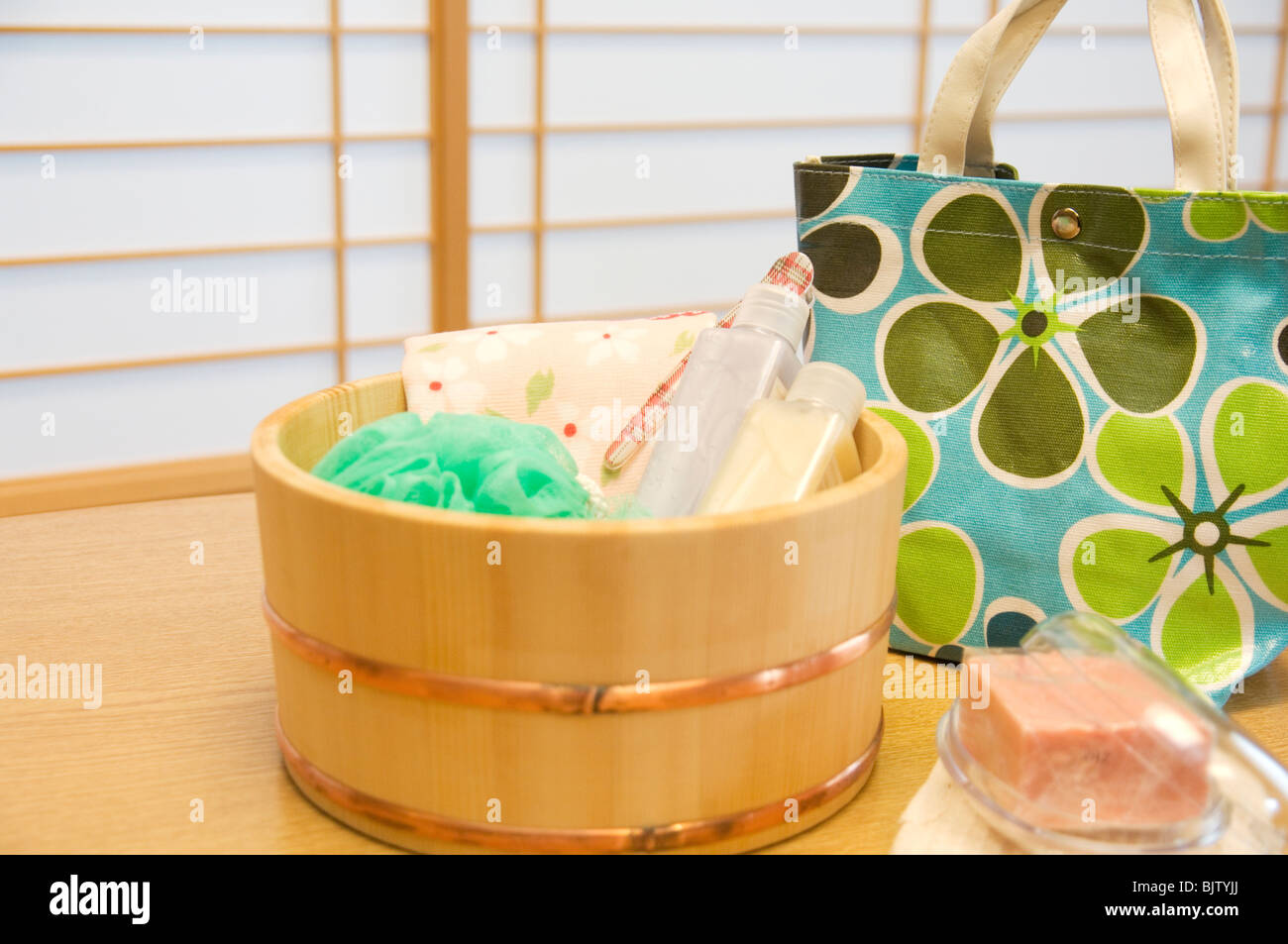 Bambus Wanne Badewanne Produkte in ein Health Spa Stockfotografie - Alamy