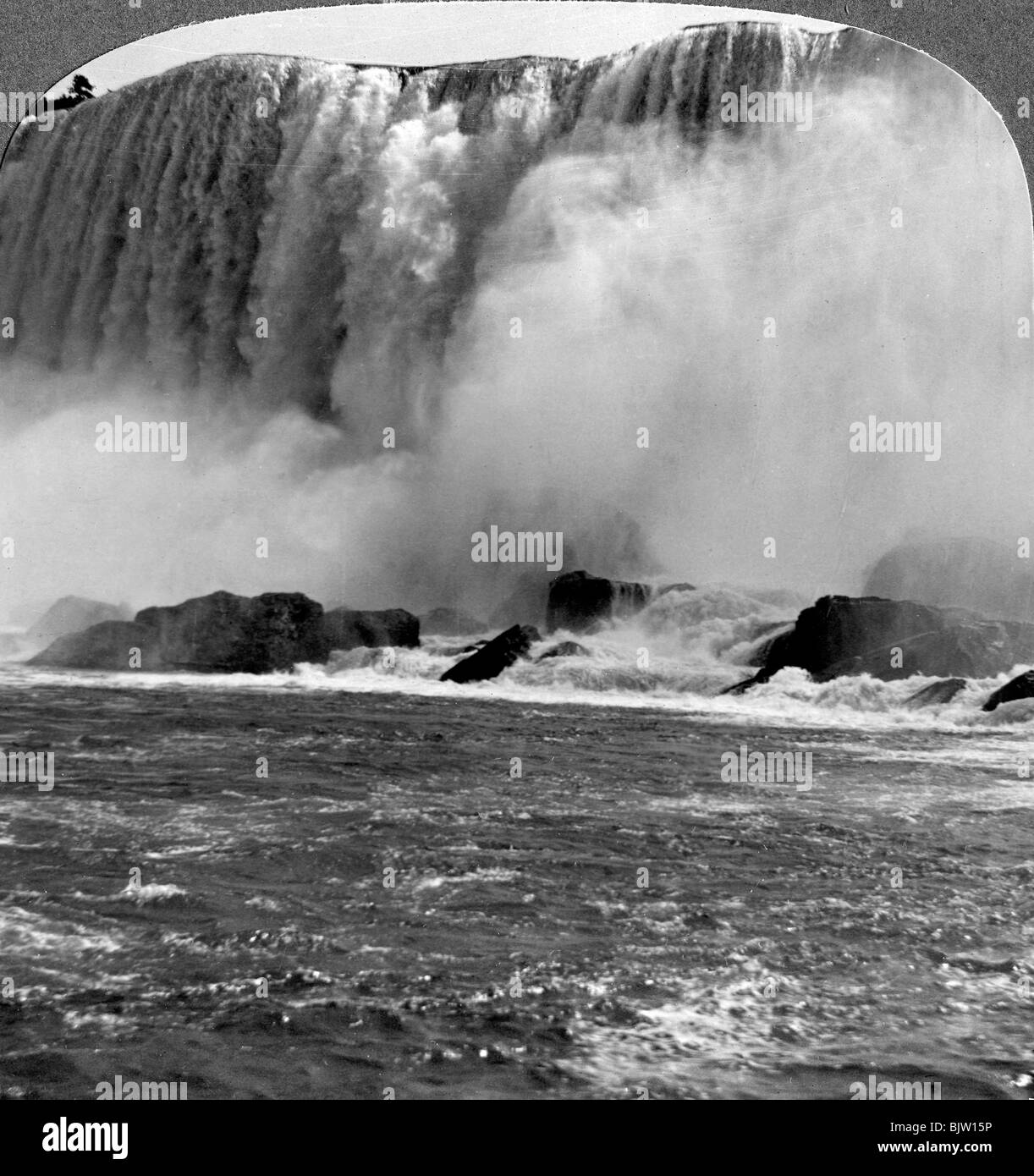 Donner der Gewässer, American Falls, Niagara Falls, New York, USA. Artist: Realistische Reisen Verlage Stockfoto