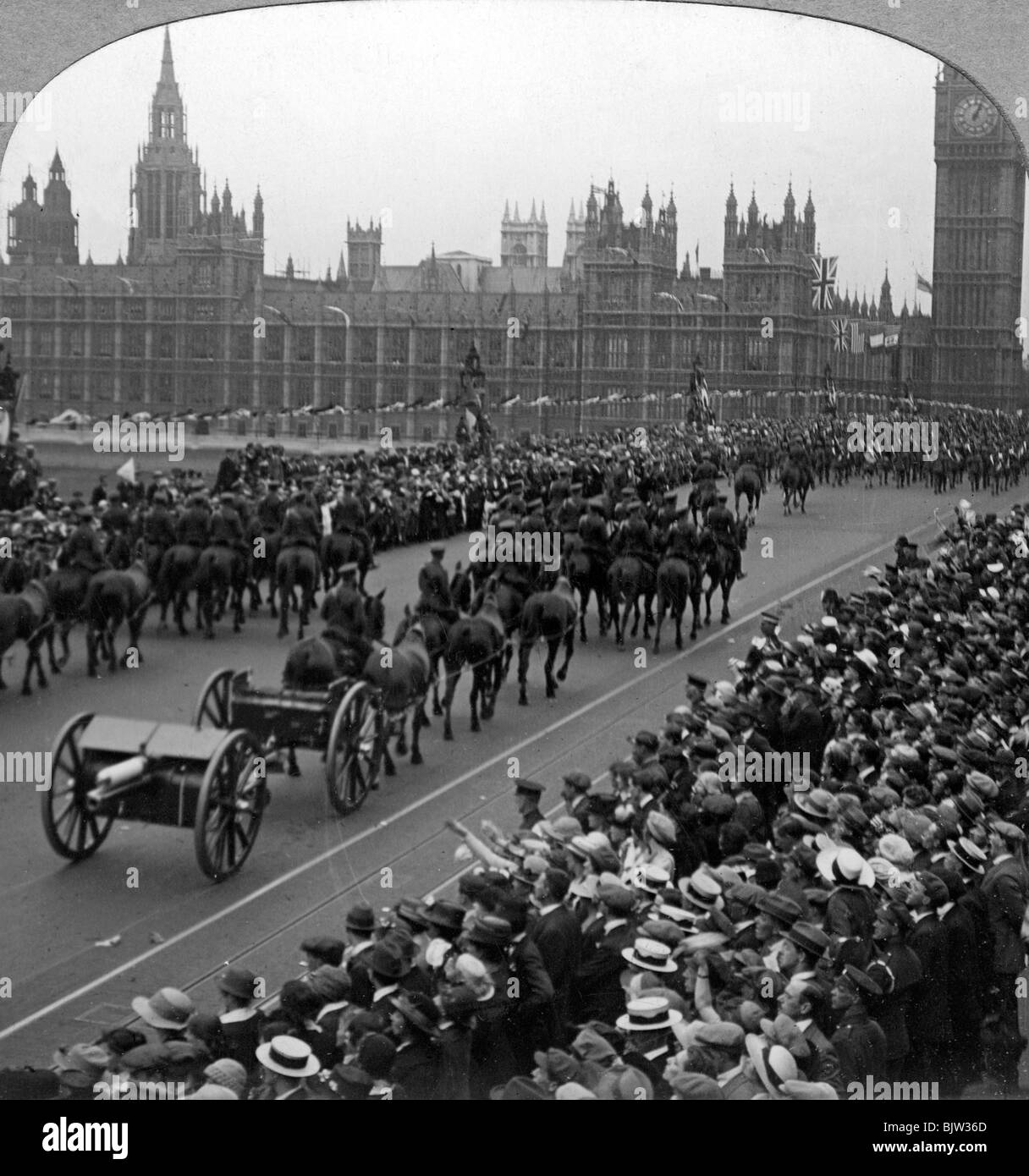 Artillerie in der große Marsch der Truppen des Imperiums, die Westminster Bridge, London, 1919 (?). Artist: Realistische Reisen Verlage Stockfoto