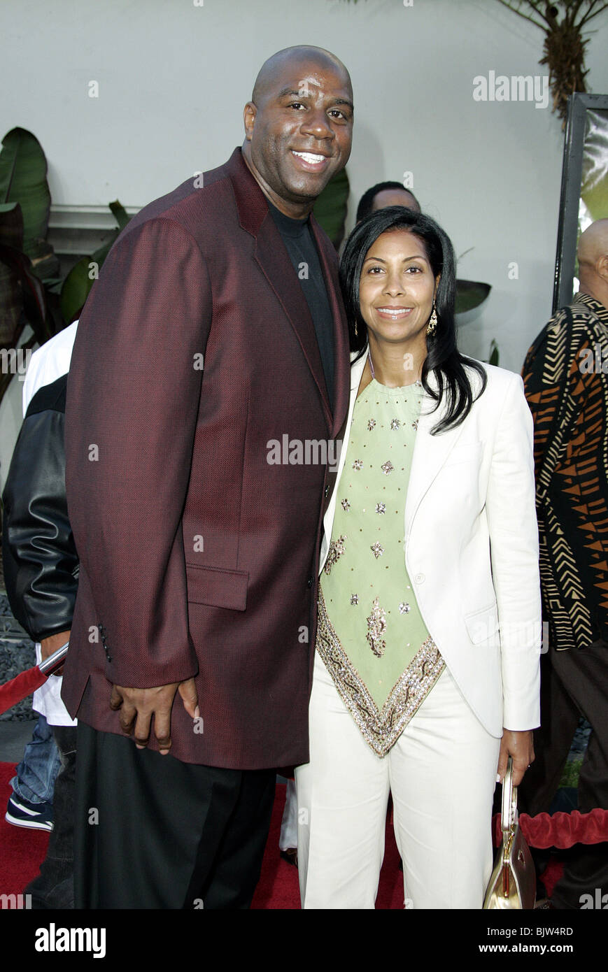 MAGIC JOHNSON & Frau COOKIE BOURME Vorherrschaft PREMIE ARCLIGHT WELTKINO HOLLYWOD LOS ANGELES USA 15. Juli 2004 Stockfoto