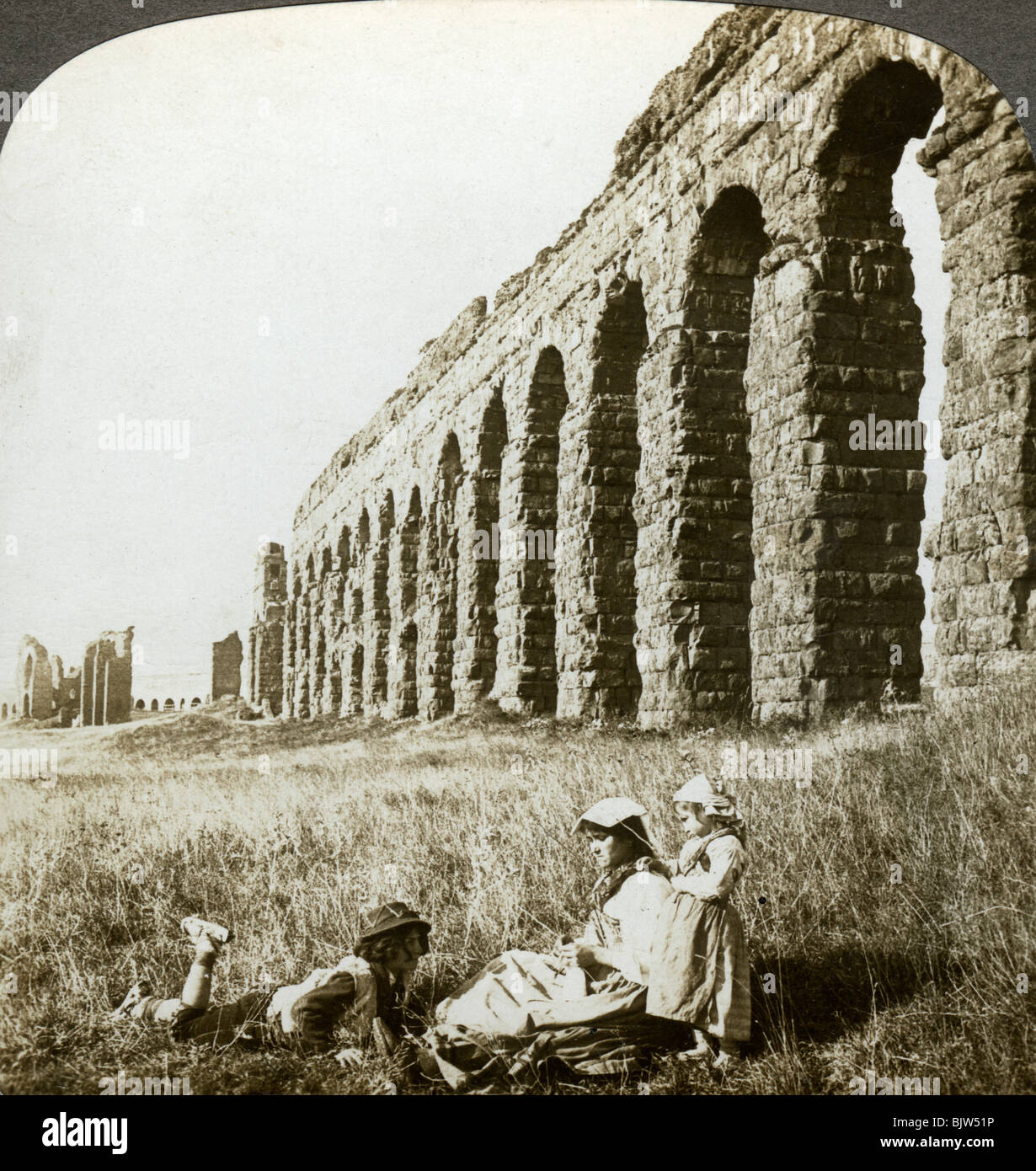 Aquädukt von Claudius und die Campagna, Rom, Italien. Artist: Underwood & Underwood Stockfoto