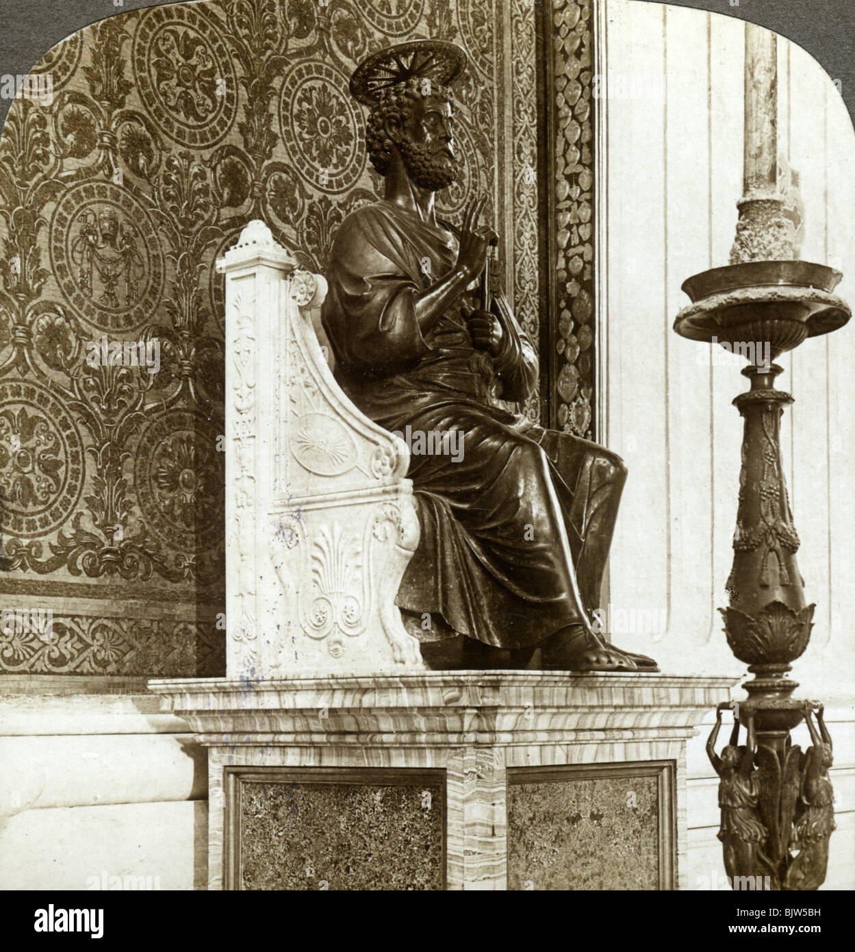 Statue von St. Peter, St. Peter Basilika, Rom, Italien. Artist: Underwood & Underwood Stockfoto