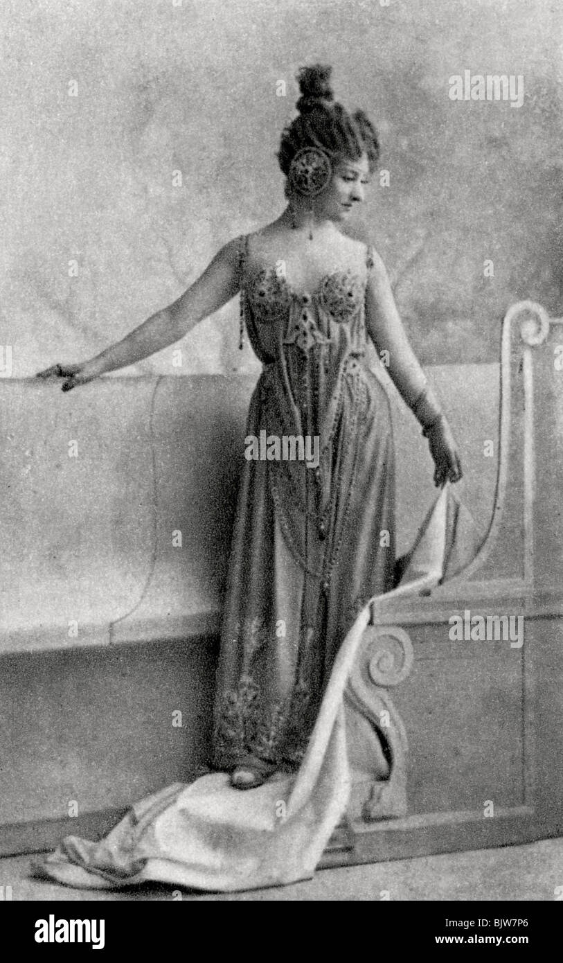 Cecile Sorel, französische Schauspielerin, 1893. Artist: Unbekannt Stockfoto