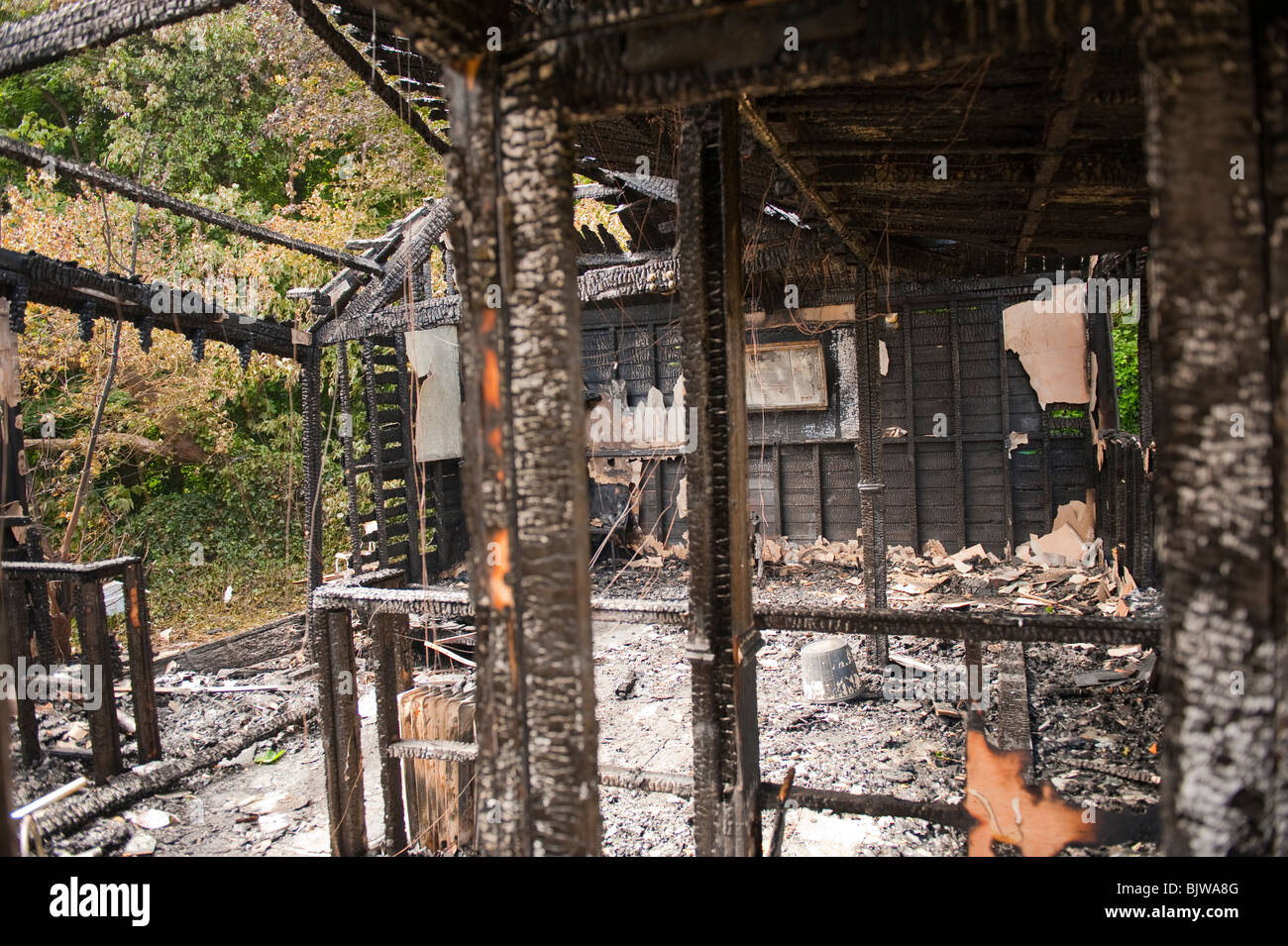 Scout-Hütte nach Brandanschlag ausgebrannt Stockfoto