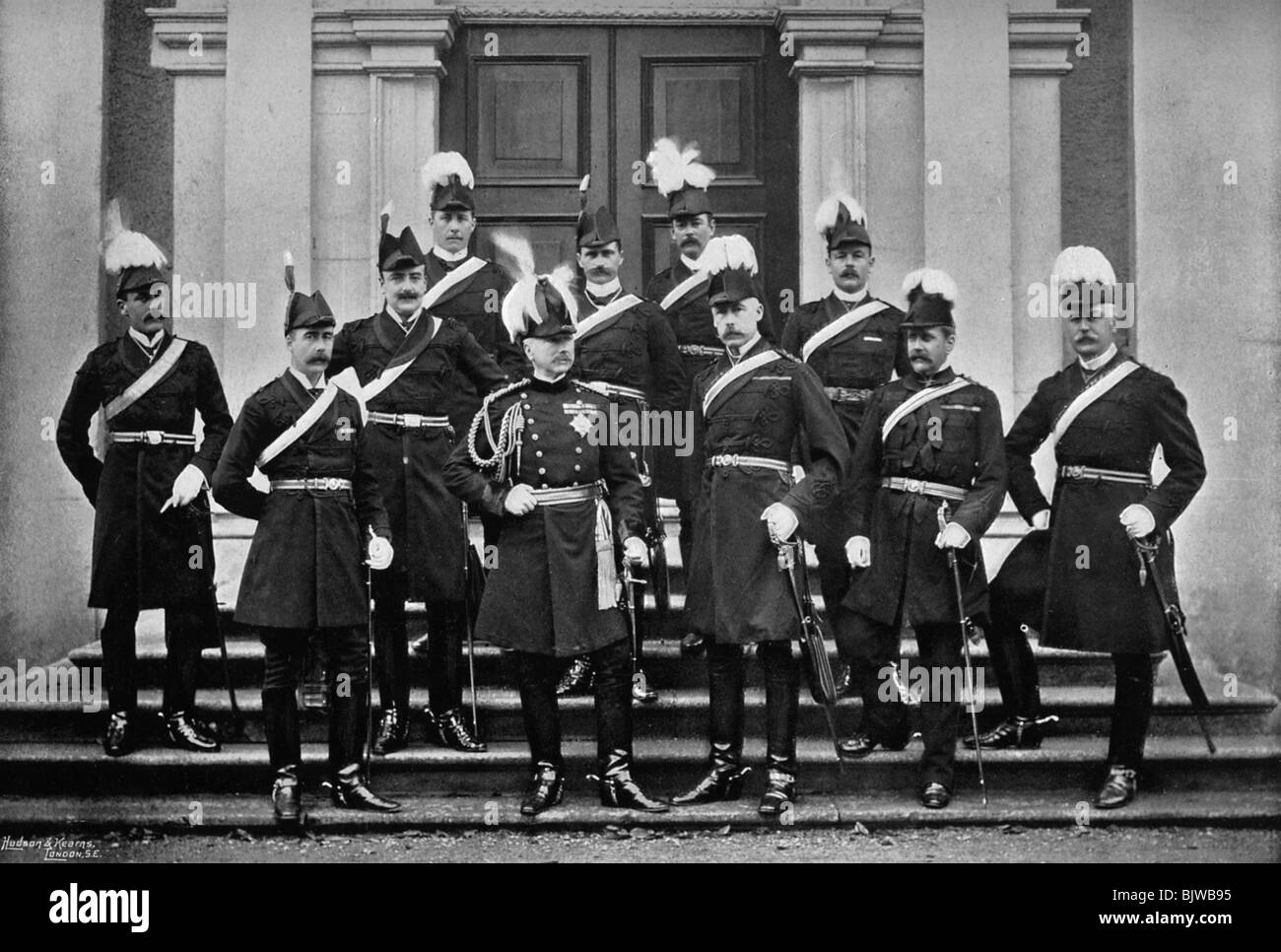 Herr Wolseley und Bediensteten am Sitz in Irland, 1896. Artist: J Robinson & Sohn Stockfoto