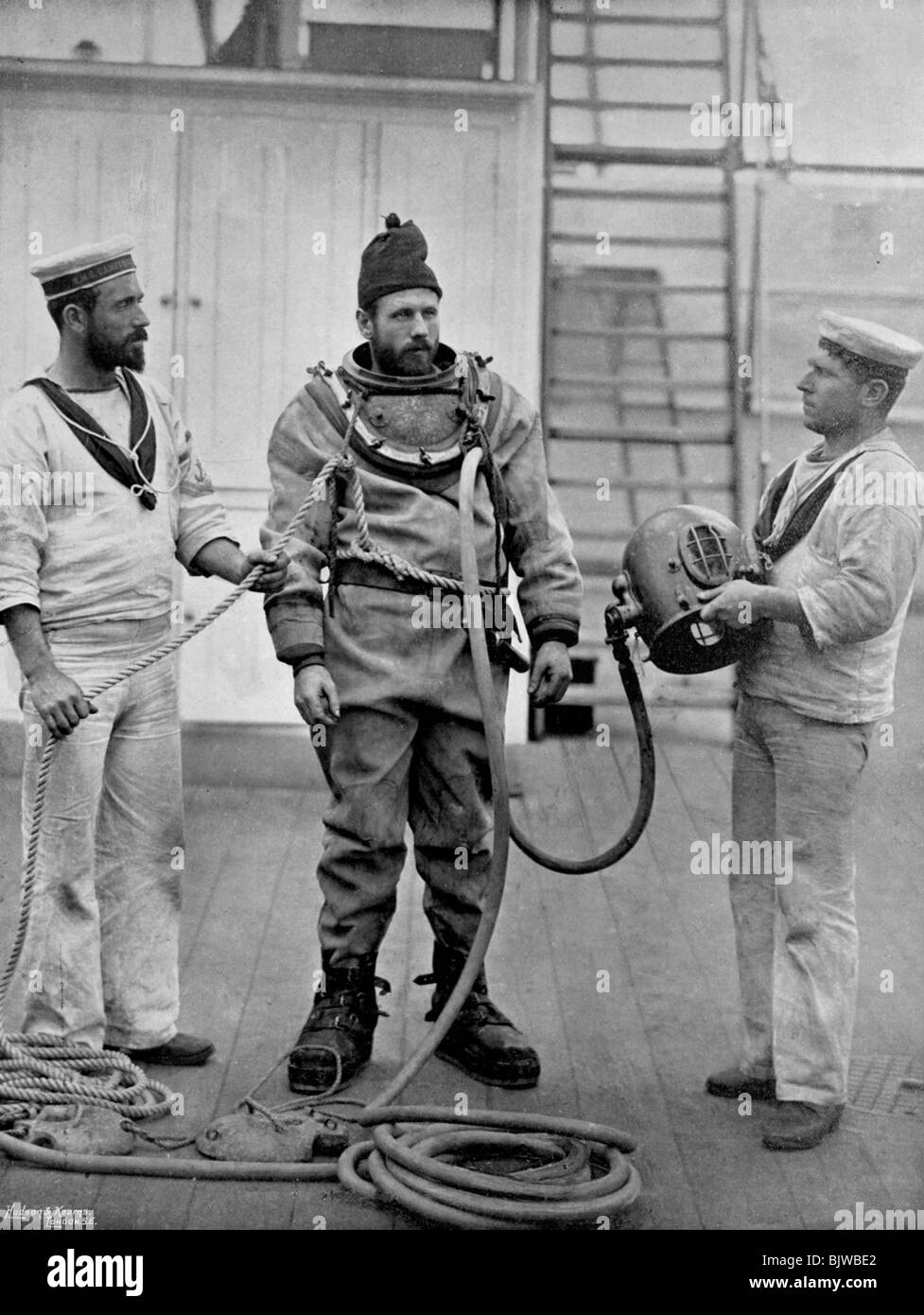 Ein Taucher aus dem Schlachtschiff HMS Camperdown'' im Kleid seiner Taucher, 1896. Künstler: Gregory & Co. Stockfoto