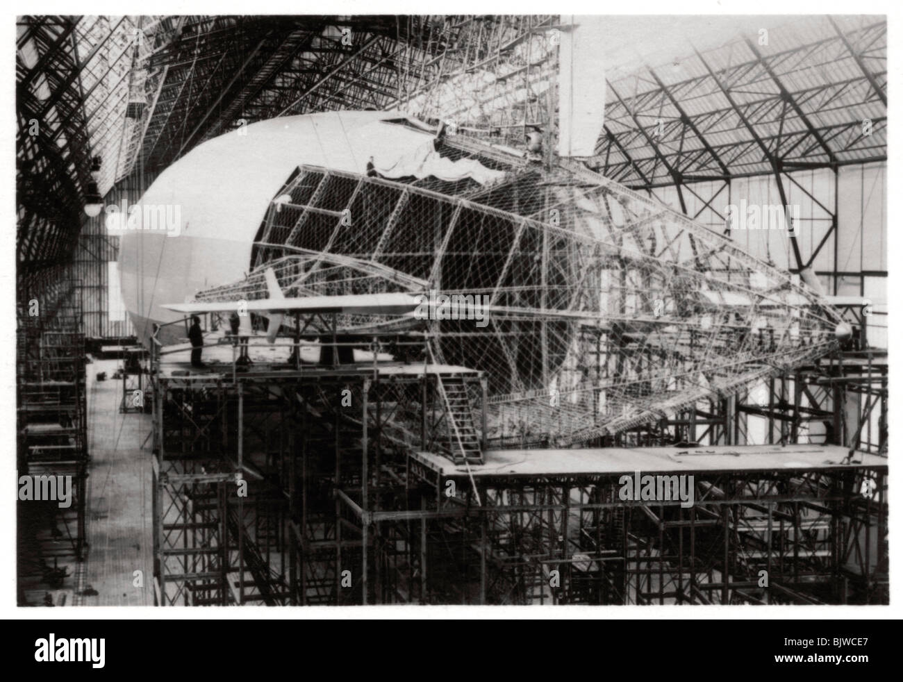 Zeppelin LZ 126 im Bau, Friedrichshafen, Deutschland, 1924 (1933). Artist: Unbekannt Stockfoto