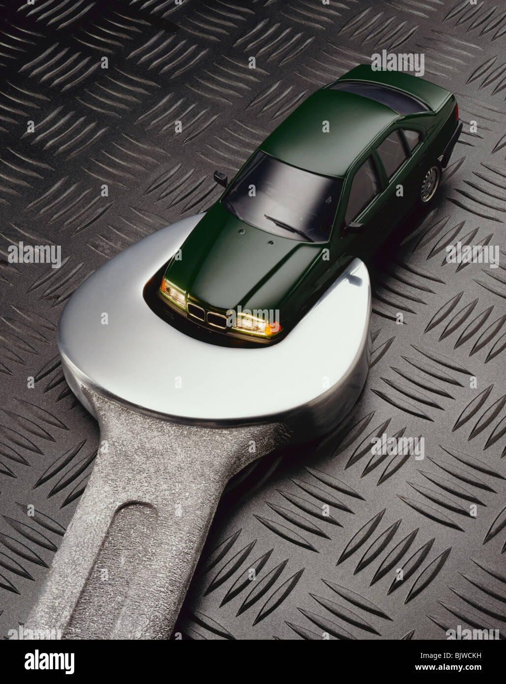 Modell Auto und Schlüssel als Symbol für Reparaturen Stockfoto