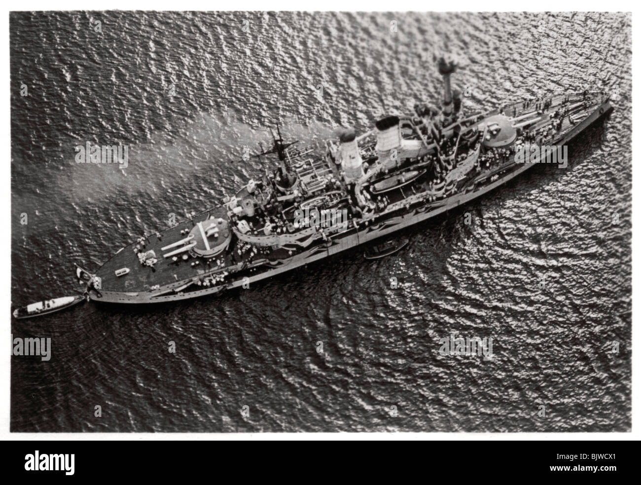 Luftaufnahme der Deutschen Schlachtschiff der SMS-chlesien', aus einem Zeppelin, c 1931 (1933). Artist: Unbekannt Stockfoto