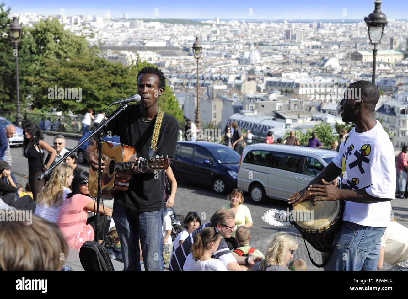 Straßenmusikanten im Viertel Montmartre, Paris Stockfoto