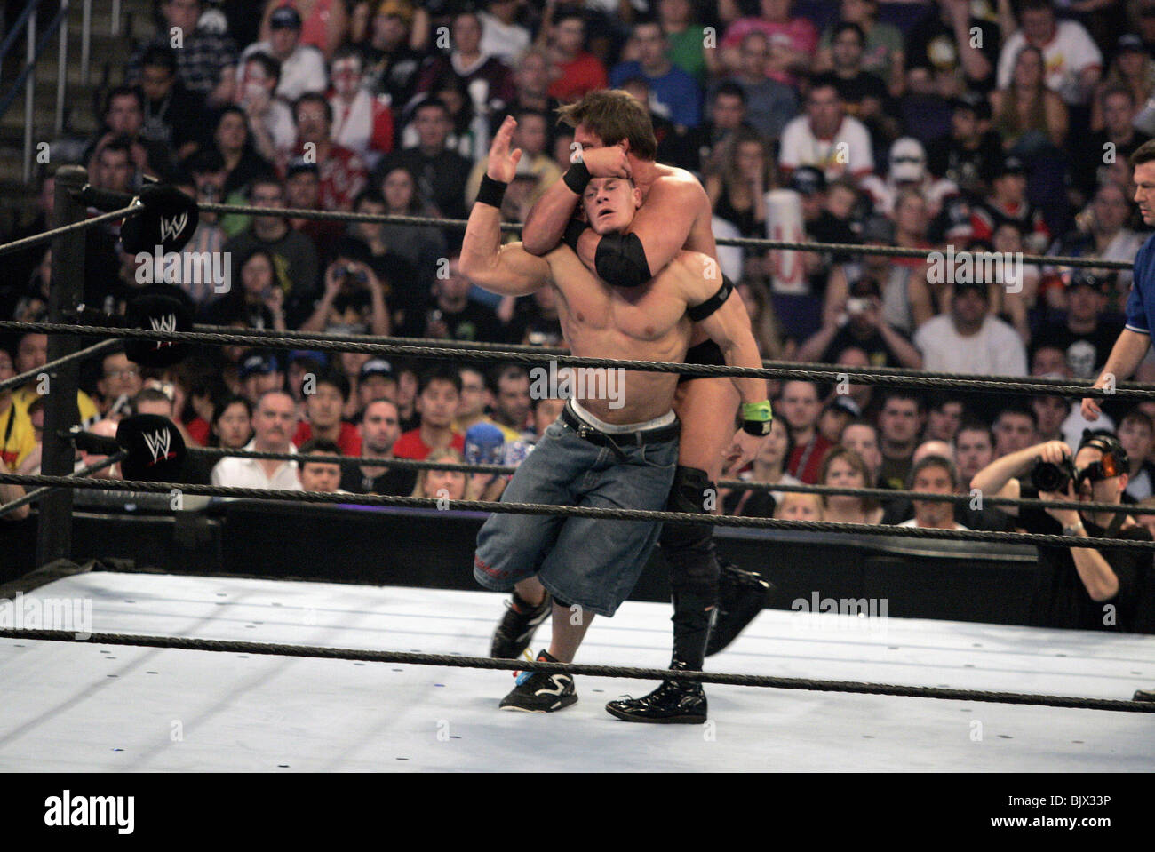 JBL-JOHN "BRADSHAW" LAYFIELD & JOHN CENA WRESTLEMANIA 21 GOES HOLLYWOOD STAPLES CENTER in LOS ANGELES USA 3. April 2005 Stockfoto