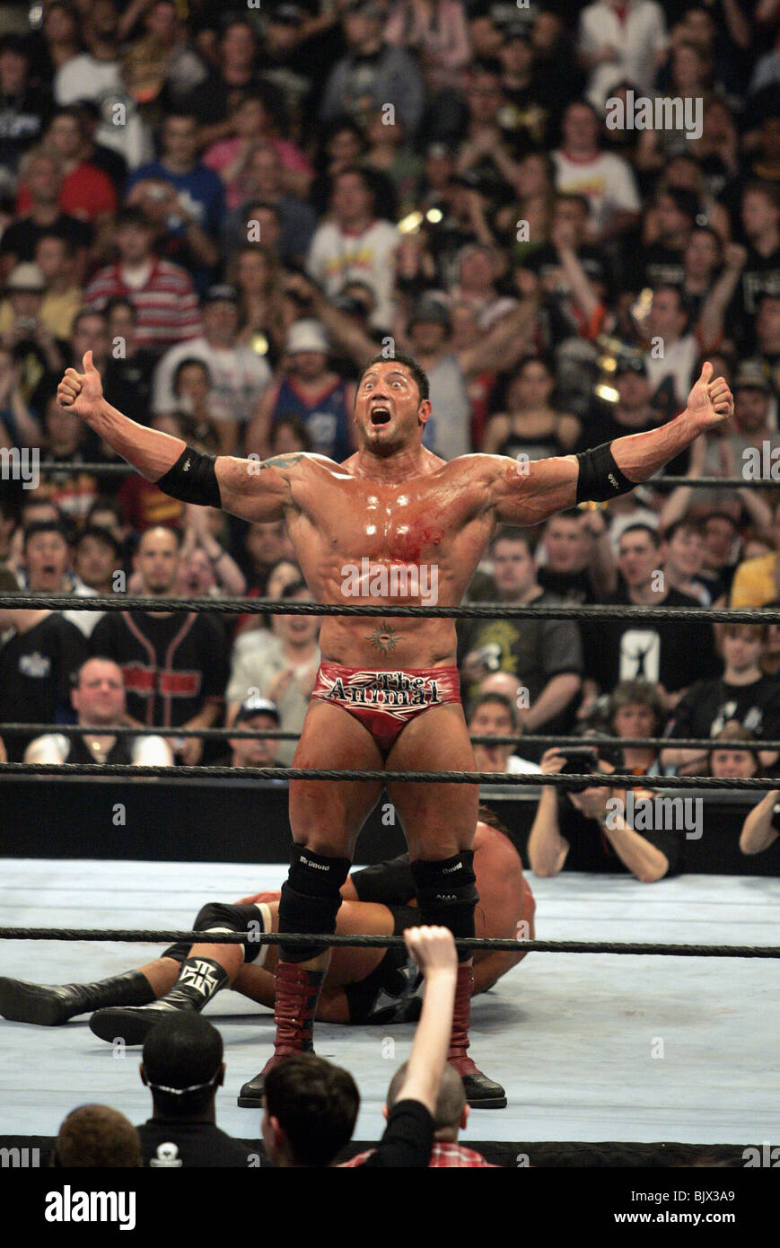 BATISTA WRESTLEMANIA 21 geht HOLLYWOOD STAPLES CENTER in LOS ANGELES USA 3. April 2005 Stockfoto