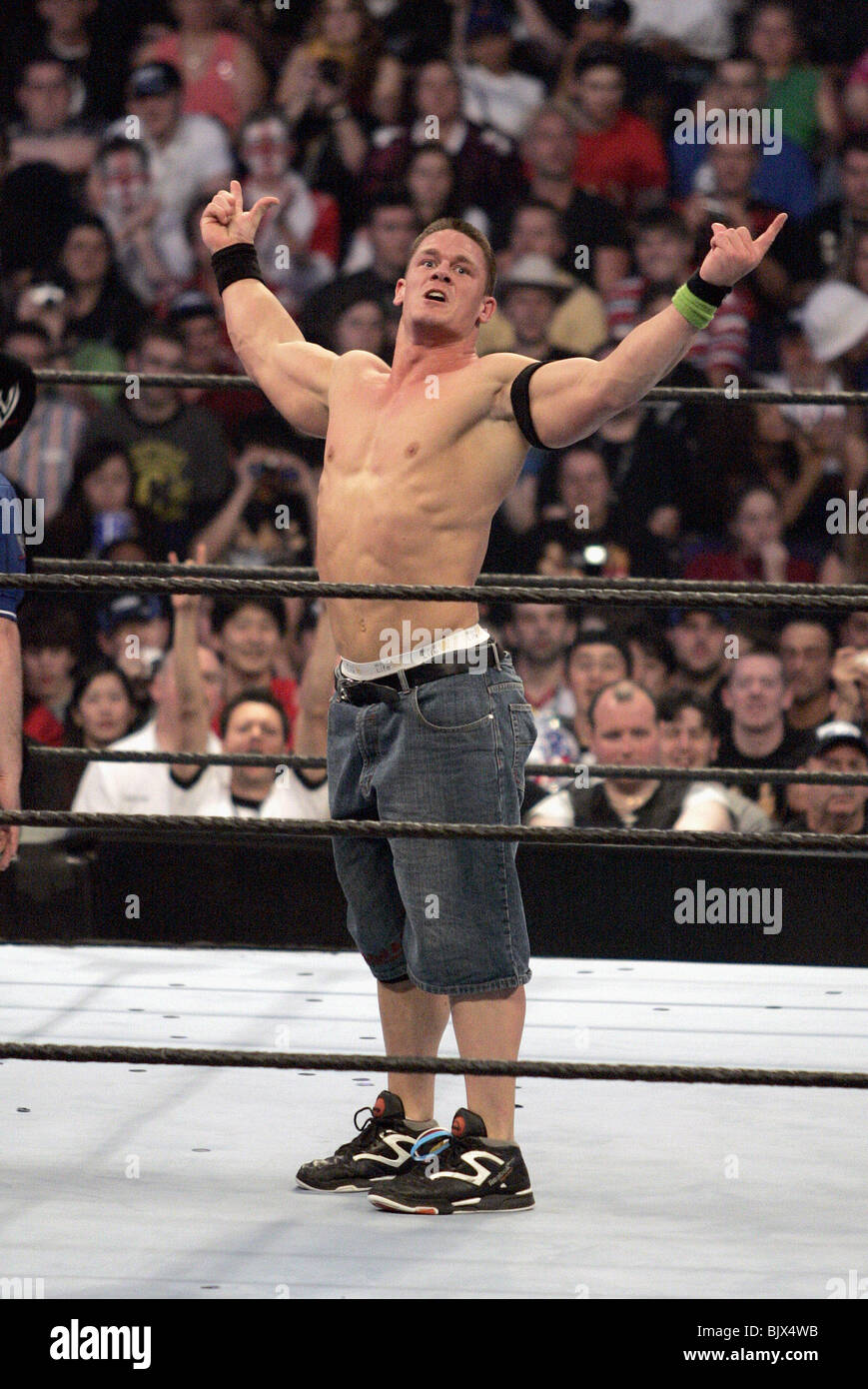 JOHN CENA WRESTLEMANIA 21 geht HOLLYWOOD STAPLES CENTER in LOS ANGELES USA 3. April 2005 Stockfoto