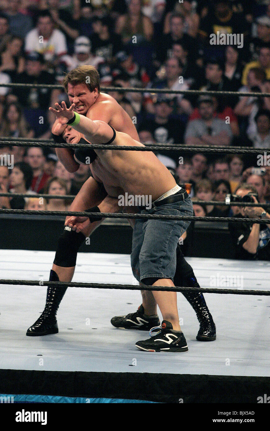 JBL-JOHN "BRADSHAW" LAYFIELD & JOHN CENA WRESTLEMANIA 21 GOES HOLLYWOOD STAPLES CENTER in LOS ANGELES USA 3. April 2005 Stockfoto