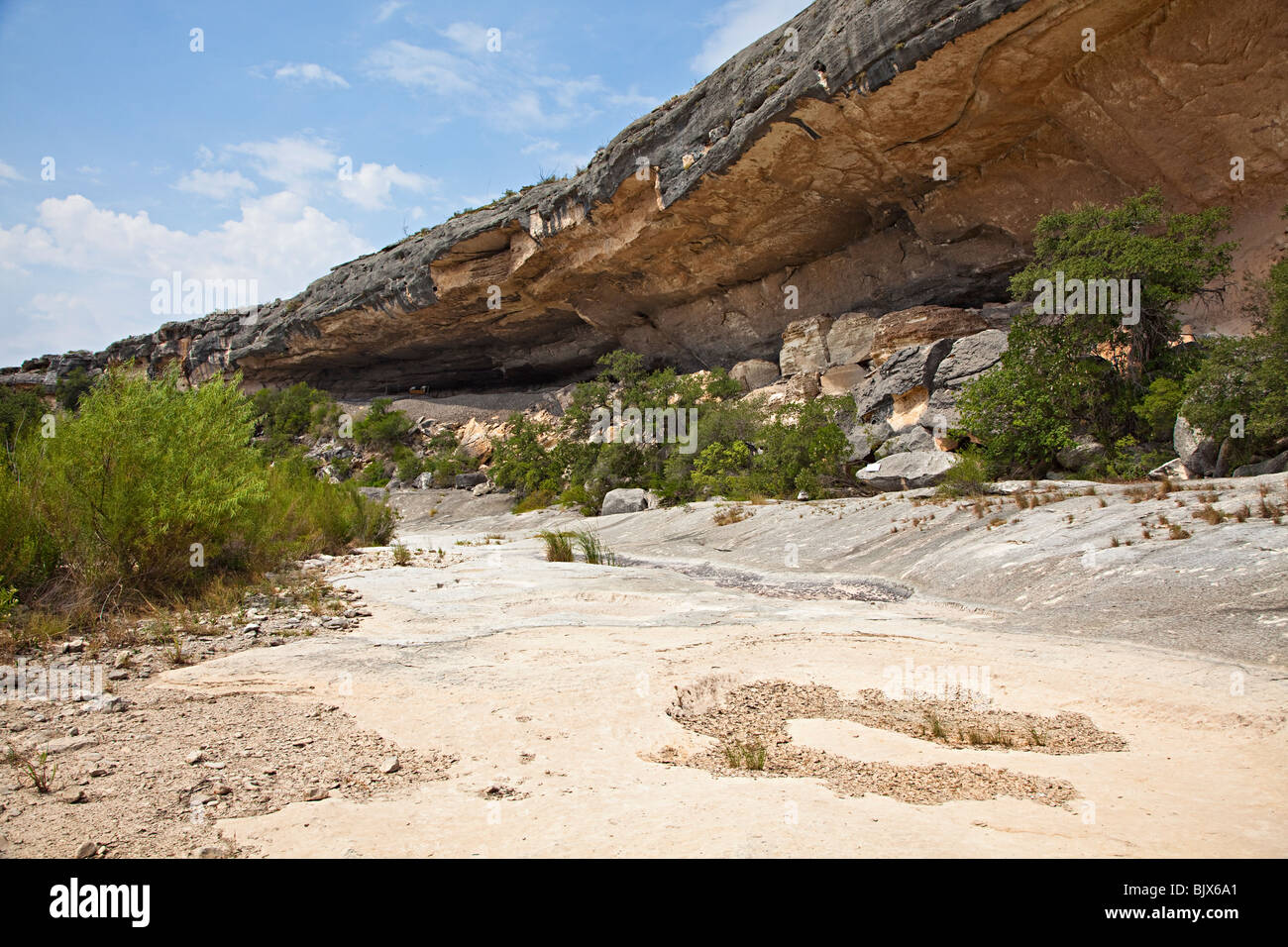 Seminole Canyon ausgetrocknetes Flussbett mit Schicksal Bell Rock Shelter Texas USA Stockfoto