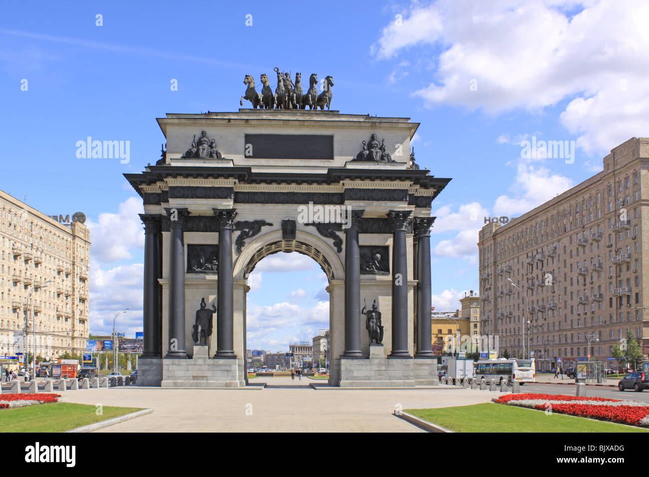 Russland. Moskau. Triumphbogen und Kutuzovsky Prospekt (Kutuzov Allee) Stockfoto