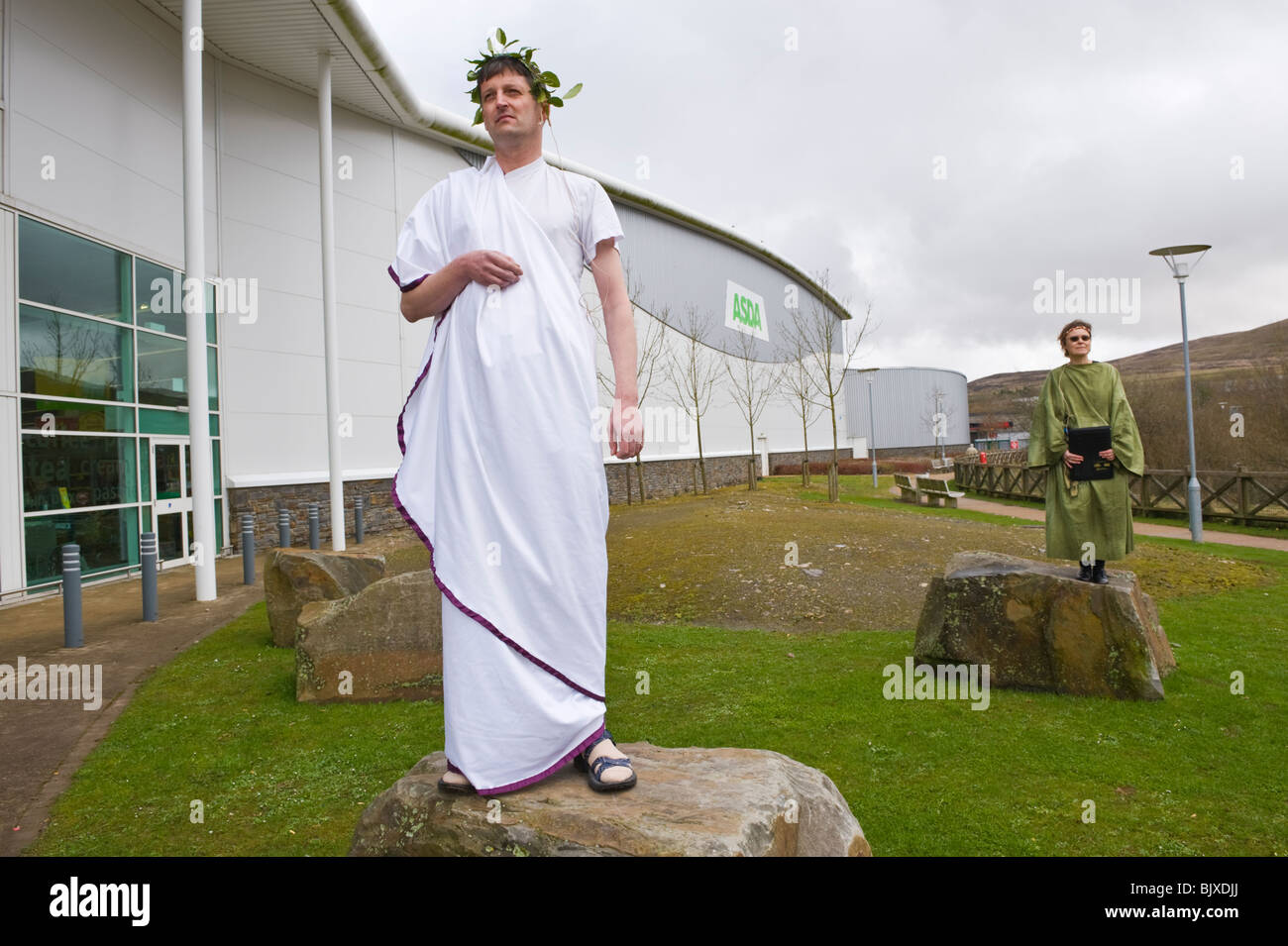 Ostern Passion Play von Brynmawr Familie Kirche außerhalb Asda und rund um die Stadt Brynmawr oder Gwent South Wales durchgeführt Stockfoto