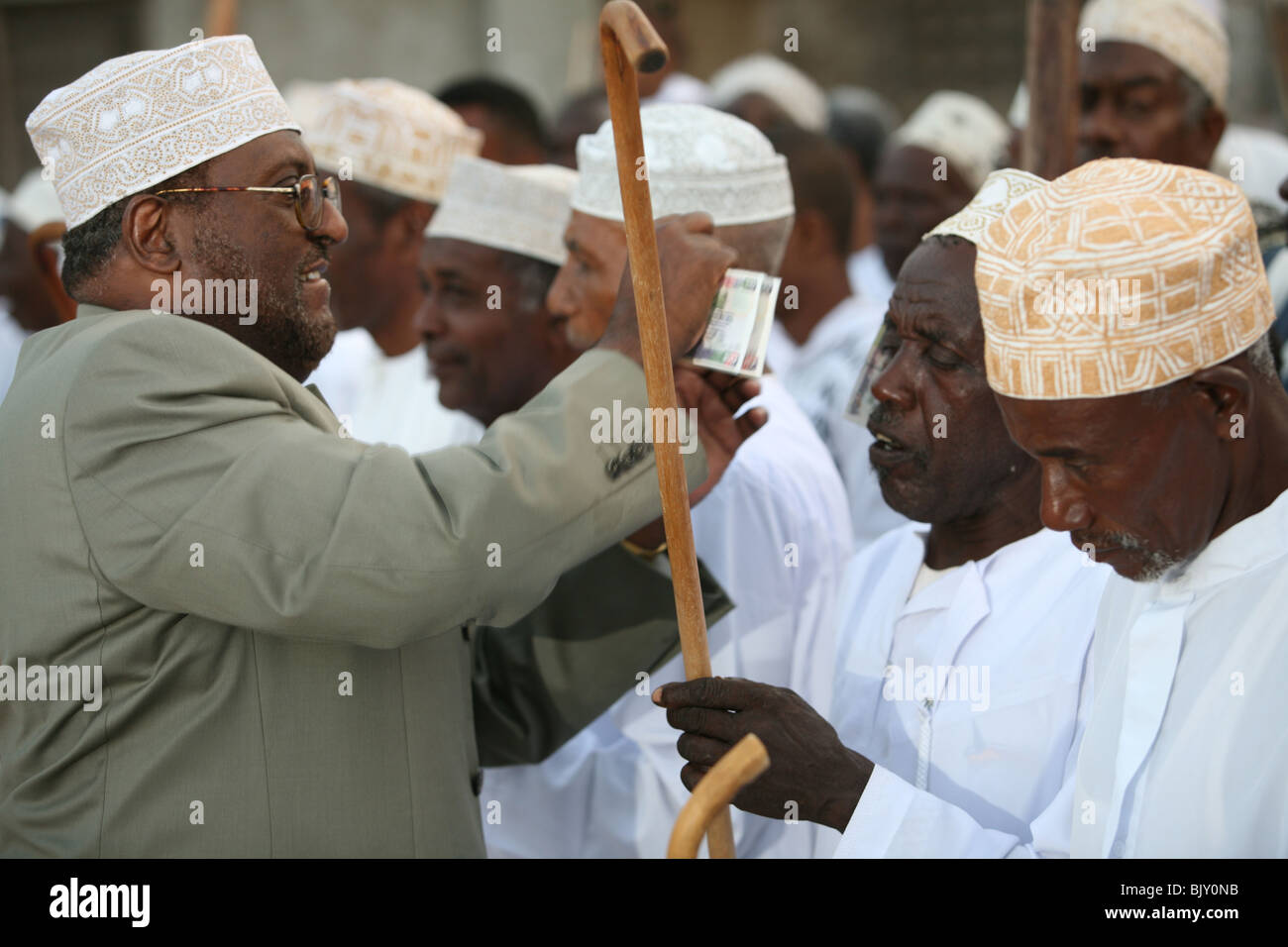 Die Maulidi-Feier des Propheten Mohammeds Geburtstag außerhalb Riyadha Moschee Lamu, Kenia Stockfoto