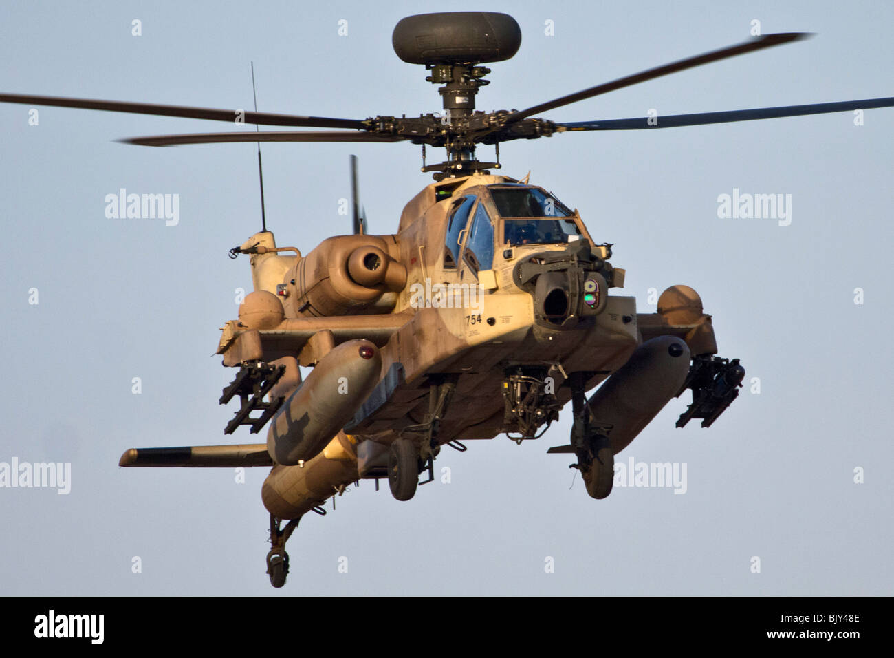 Israelische Luftwaffe Apache AH - 64D Longbow im Flug Stockfotografie -  Alamy