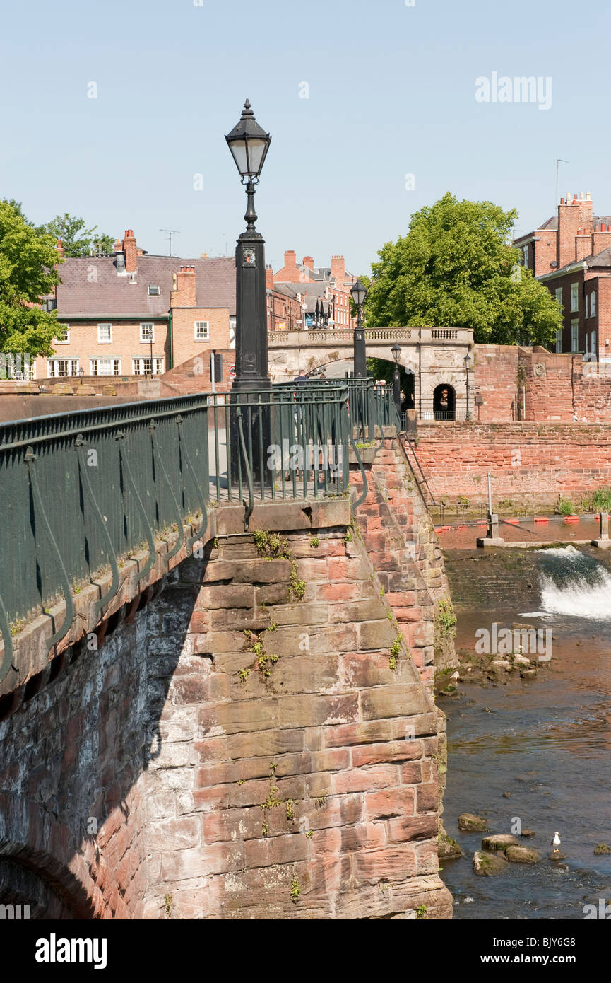Brücke über den Fluss Dee in Chester Cheshire UK Stockfoto