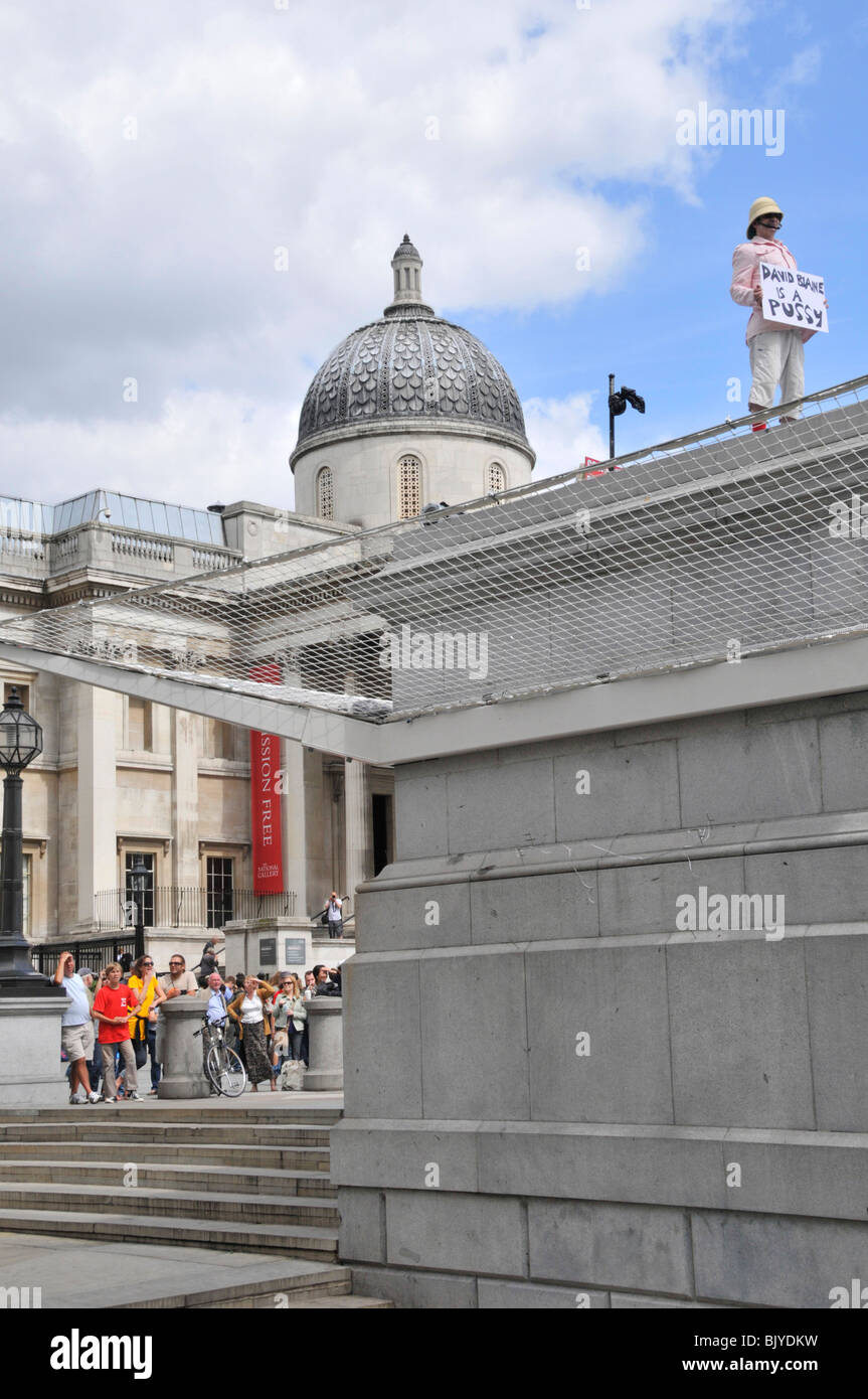 Trafalgar Square vierten Sockel Antony Gormley ein und andere Event-Zuschauer Stockfoto