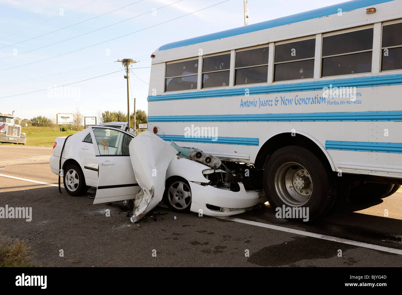 Tödliche Automobil Unfall mit einem Tod durch Ablenkung mit Handy für SMS-Nachrichten Stockfoto